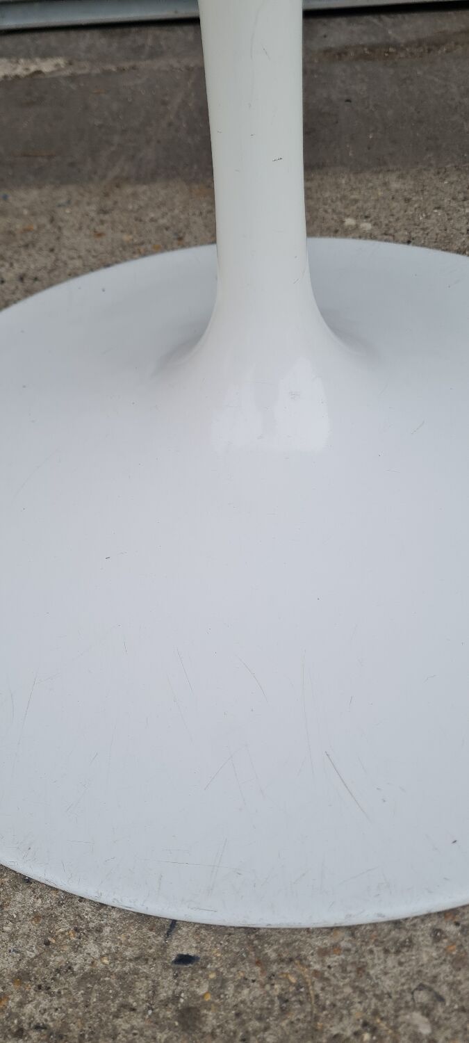 Tulip armchair by Eero Saarinen for Knoll