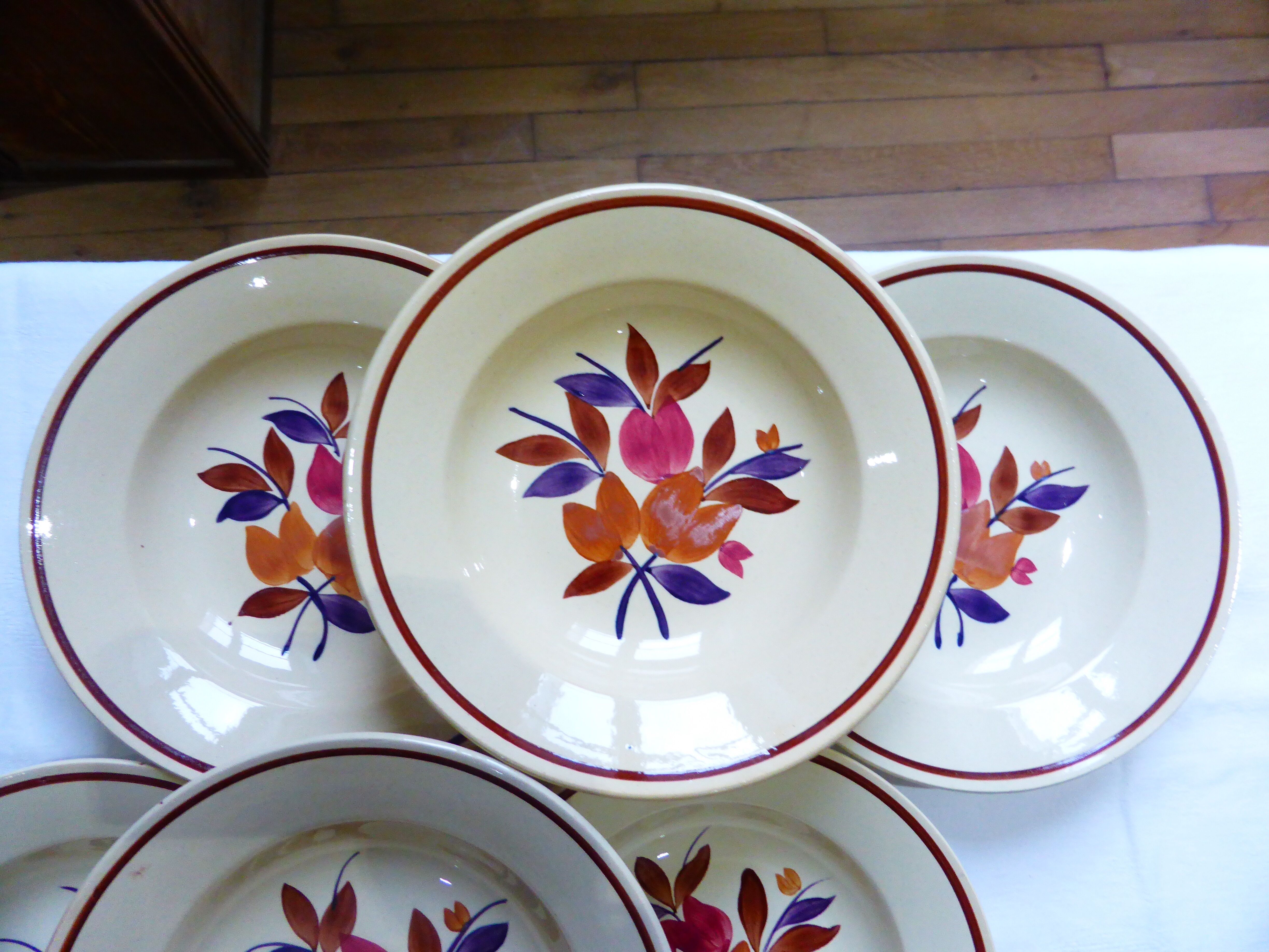 6 vintage hollow plates