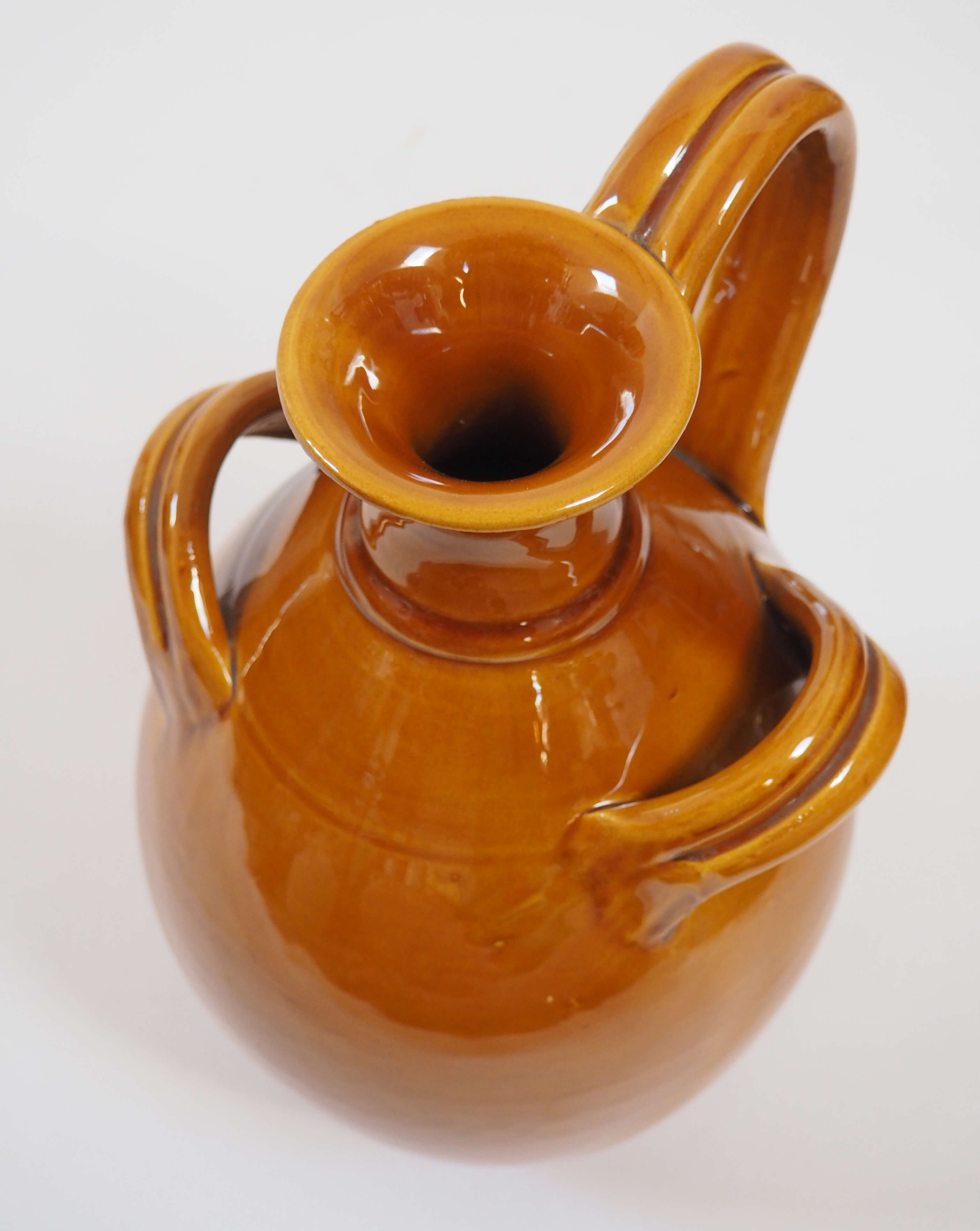 Vase amphora with cove