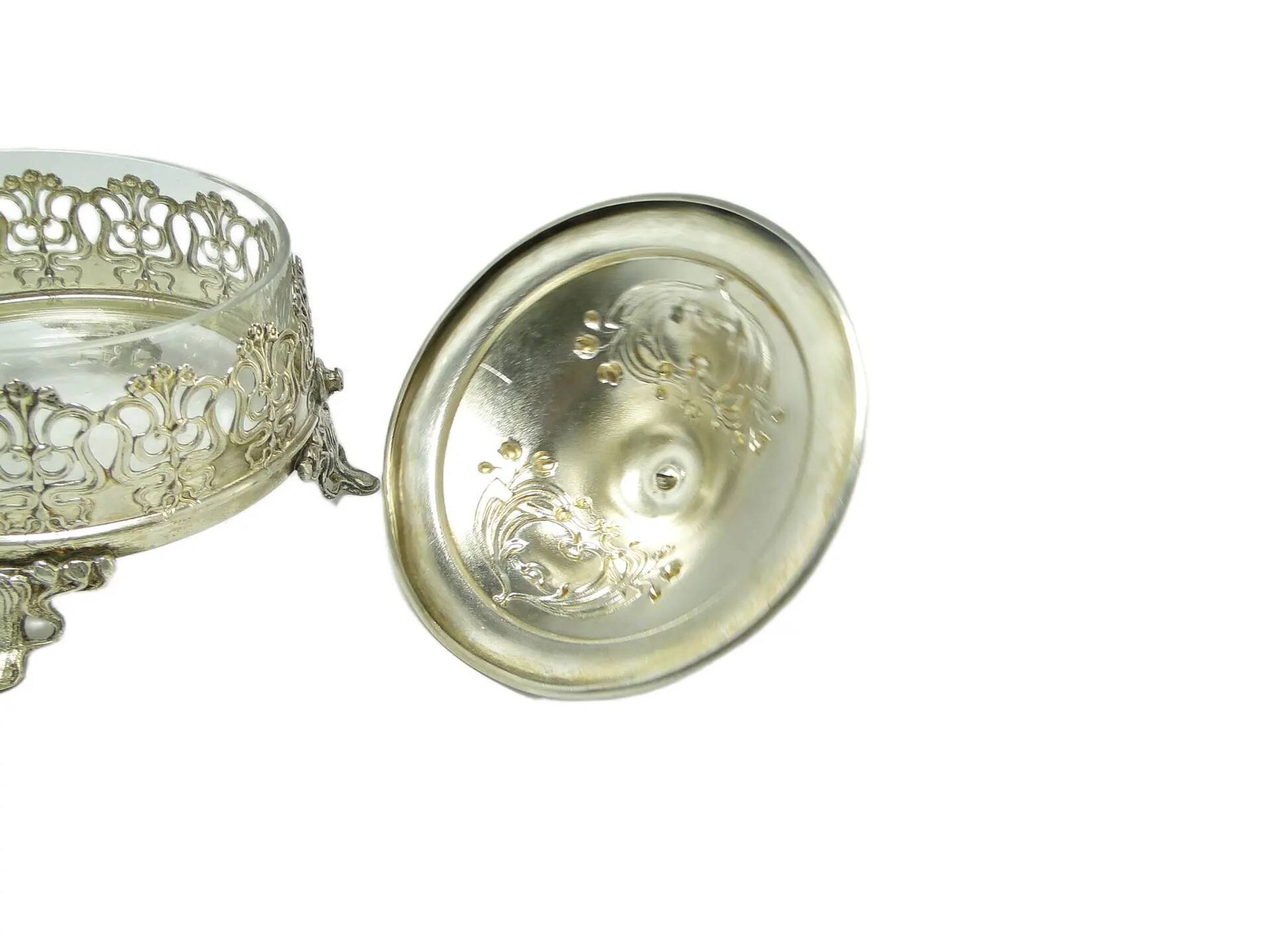 Bonbonniere, Art Nouveau, silver-plated brass, Germany, early 20th century