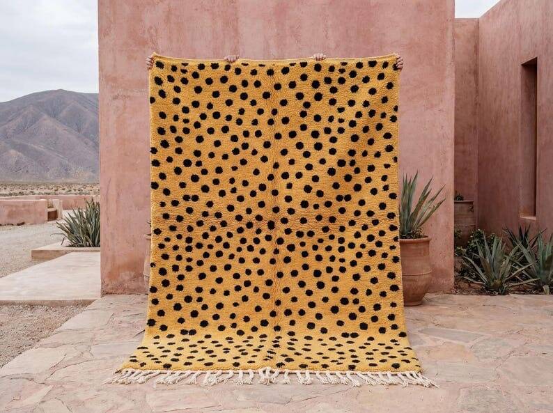 Beni Ourain Berber rug made of natural wool, handmade, 150/250 cm.