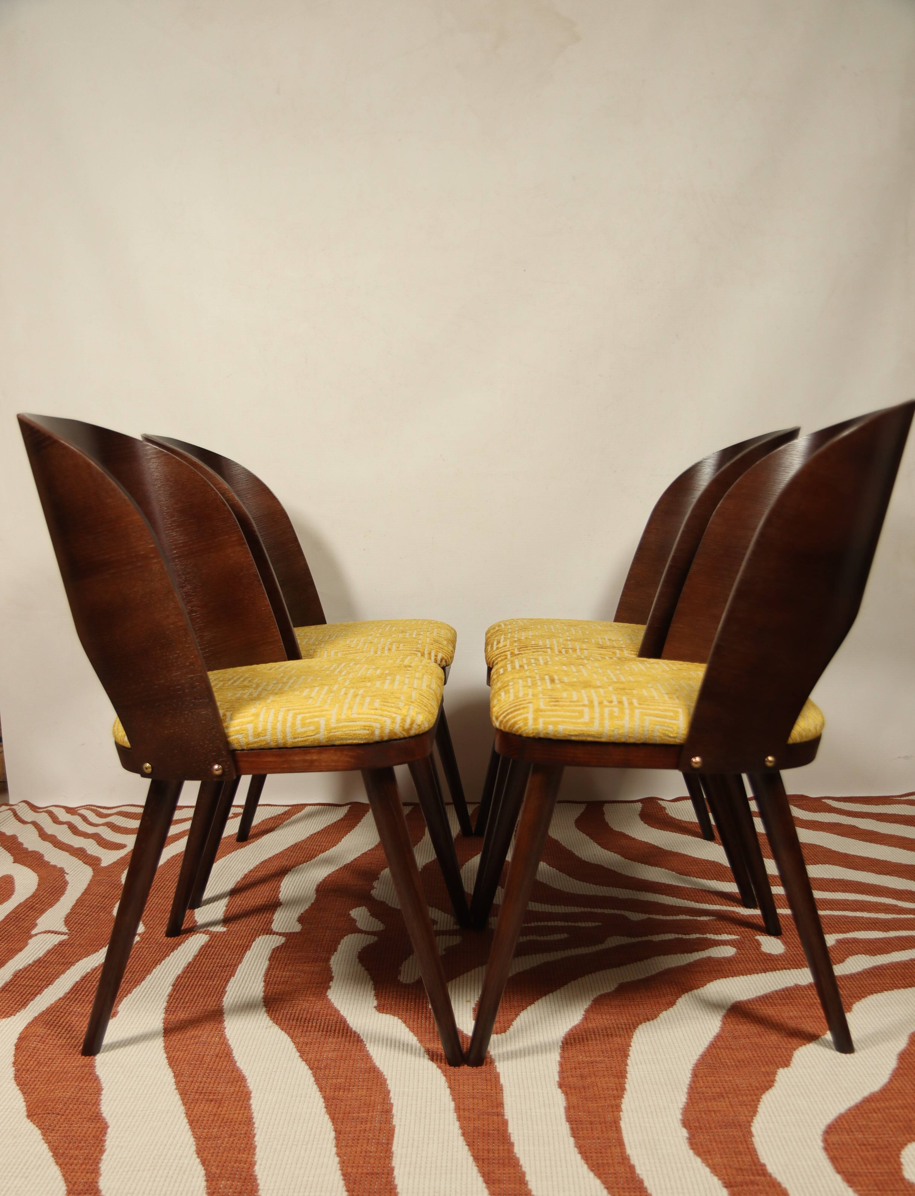 Ensemble de 4 chaises de salle à manger de style art déco en bois de chêne marron chocolat avec revêtement géométrique
