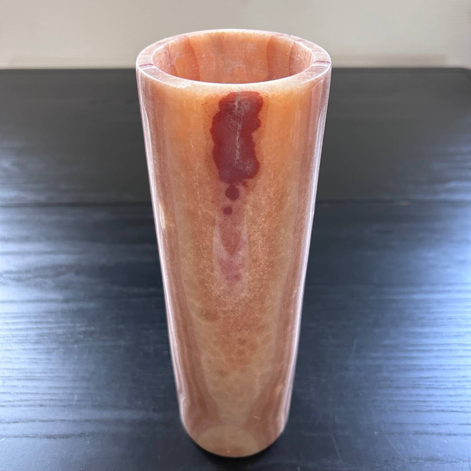 Large onyx roller vase