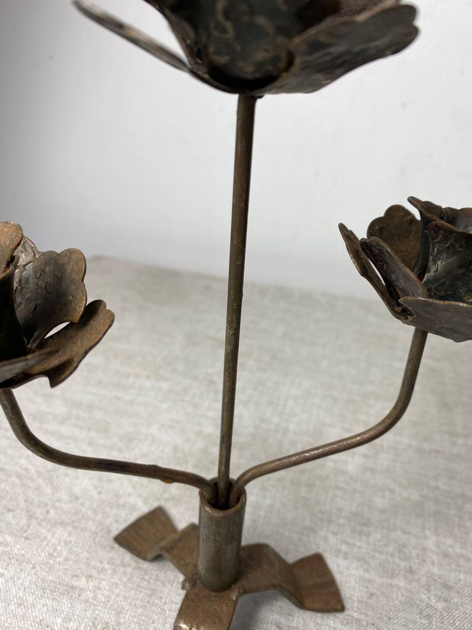 Rose shaped metal candle holder