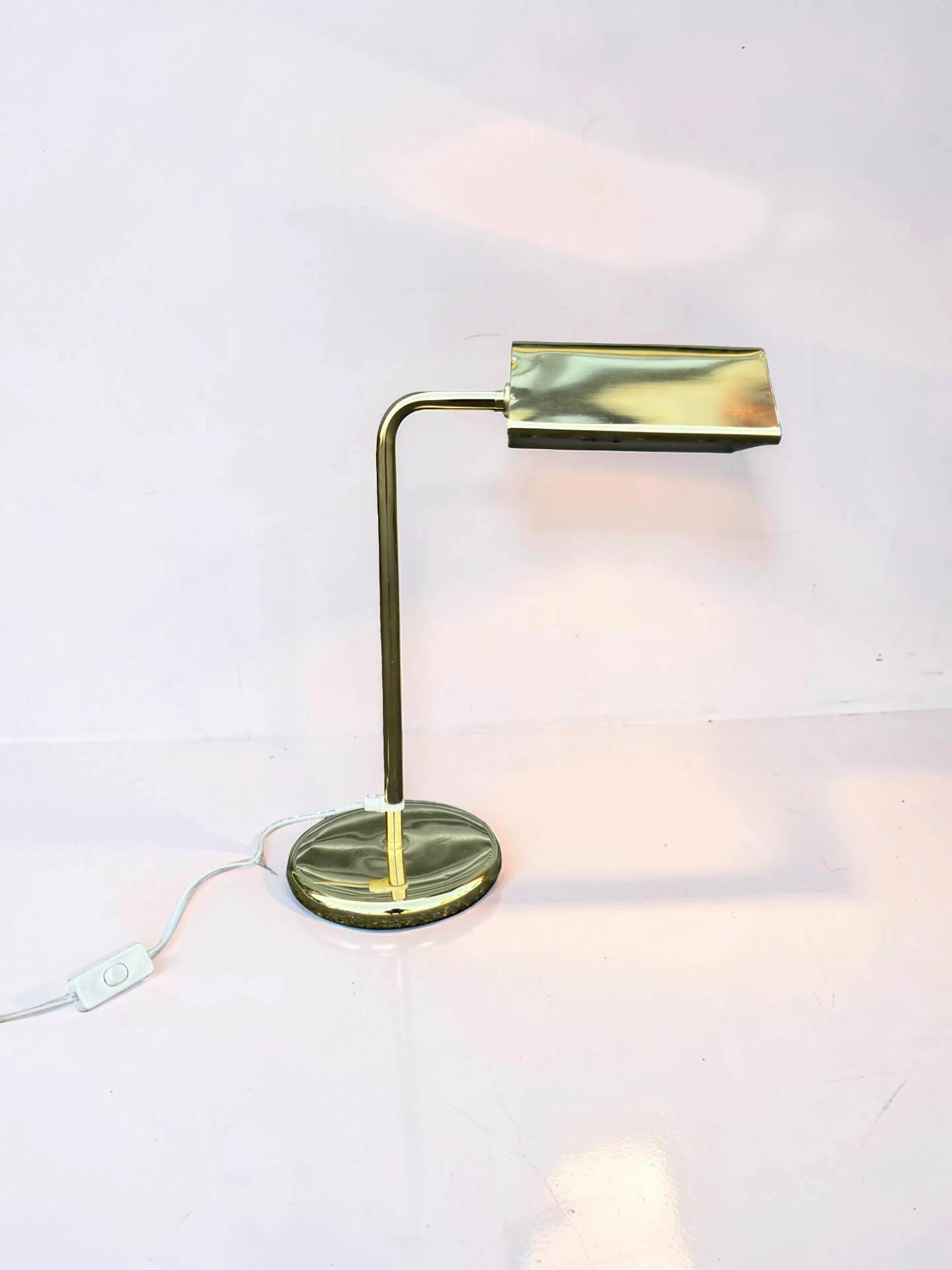 Table lamp / desk lamp in brass