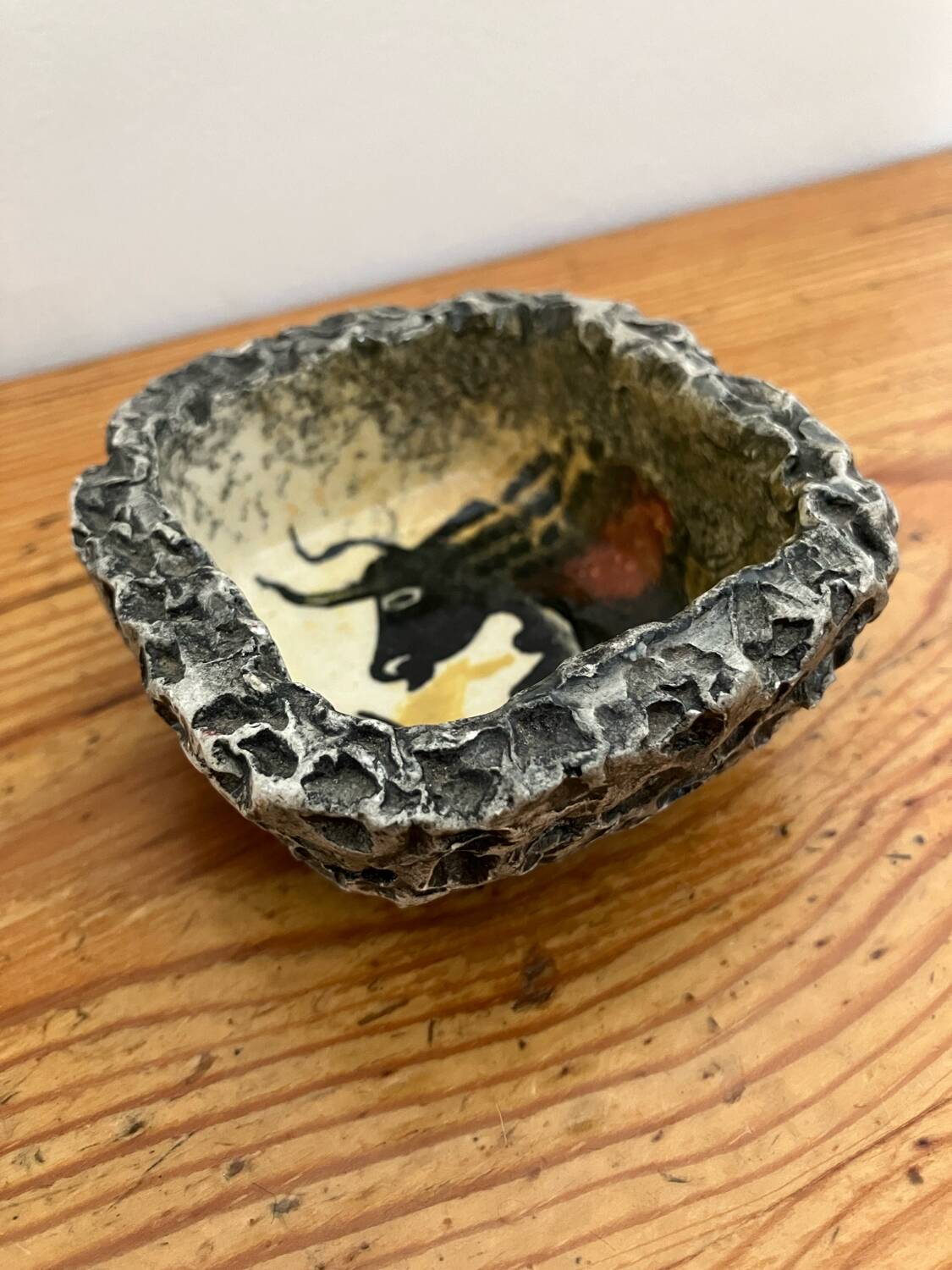 Ceramic bowl J.B. Sarlat — rock art bull decoration