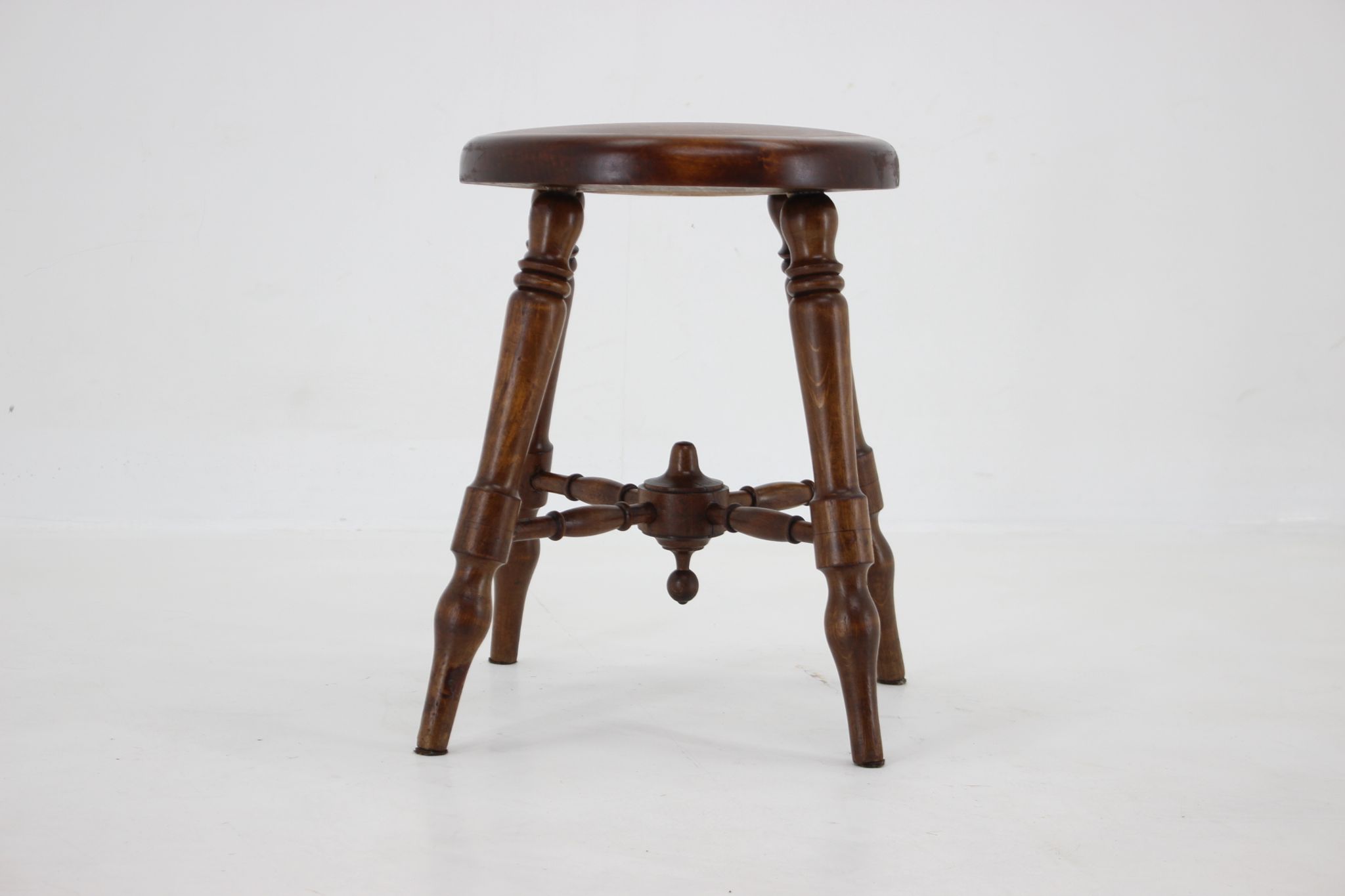 Tabouret en bois des années 1940, Tchécoslovaquie