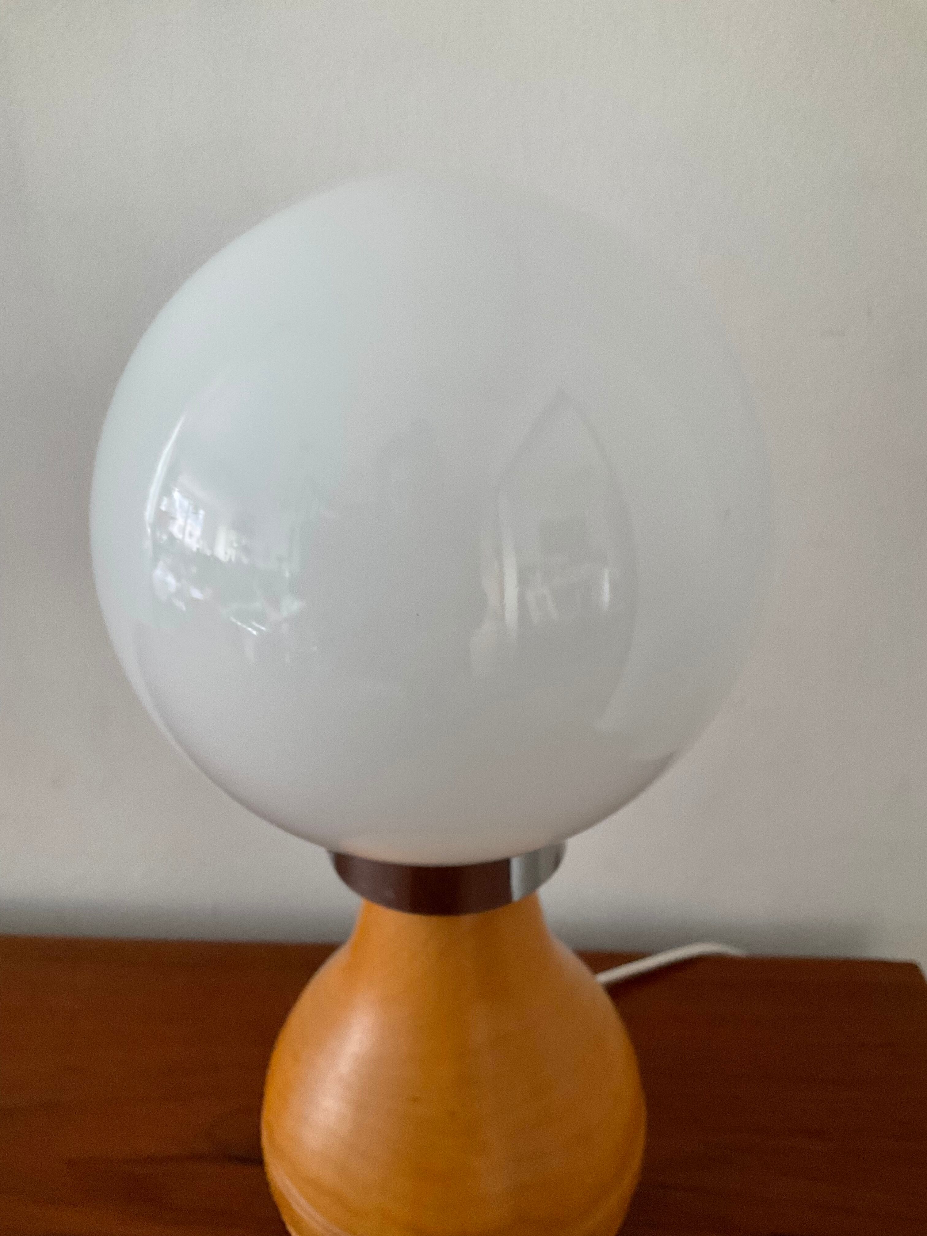 Vintage lamp in wood and opaline