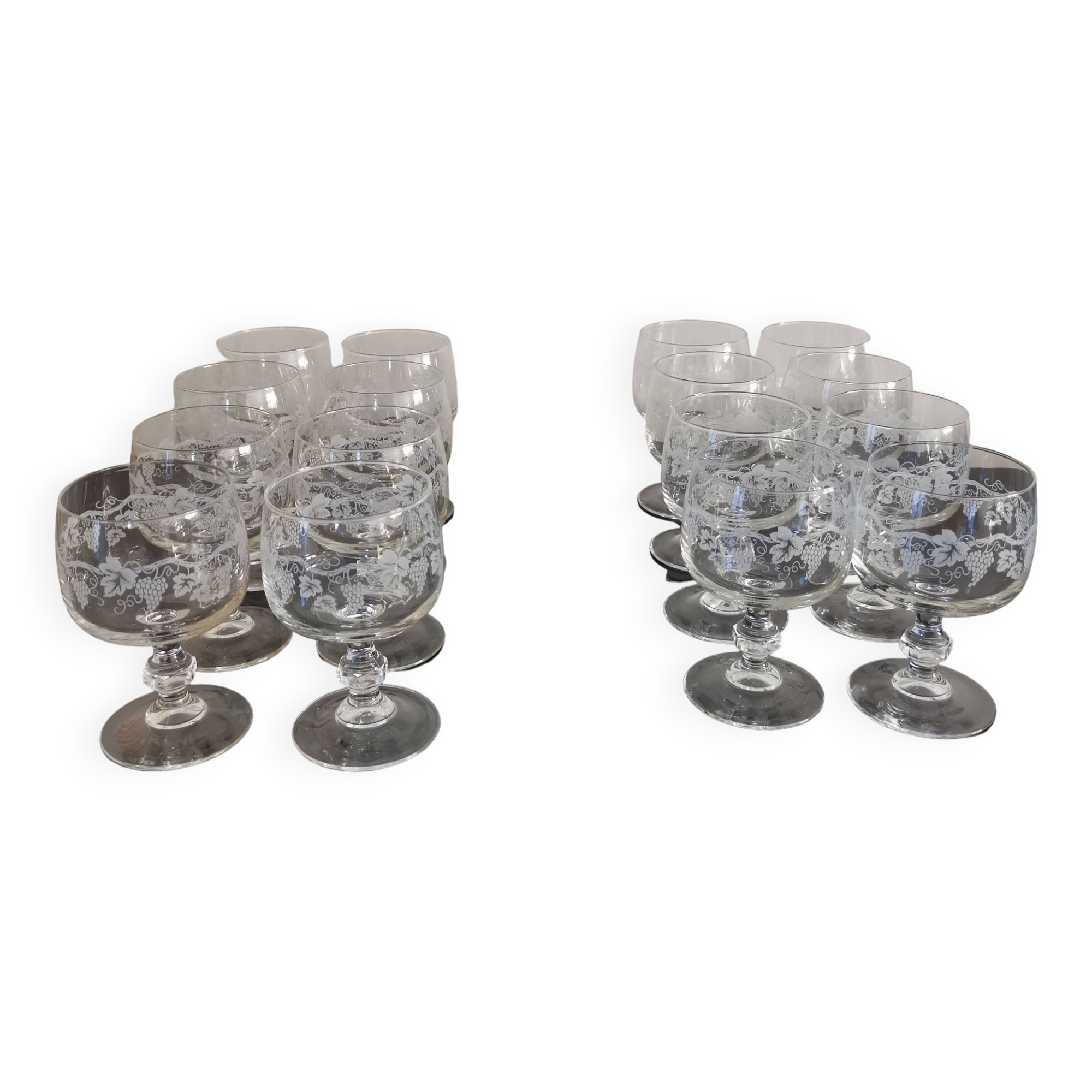 Set of 8 red wine glasses on crystal legs decorated with grapes and vine branches Luminarc