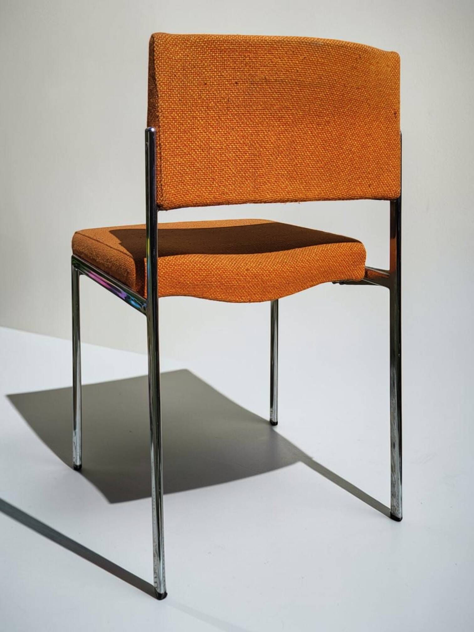 Chaise vintage design, structure tubulaire chromée, années 1960-1970