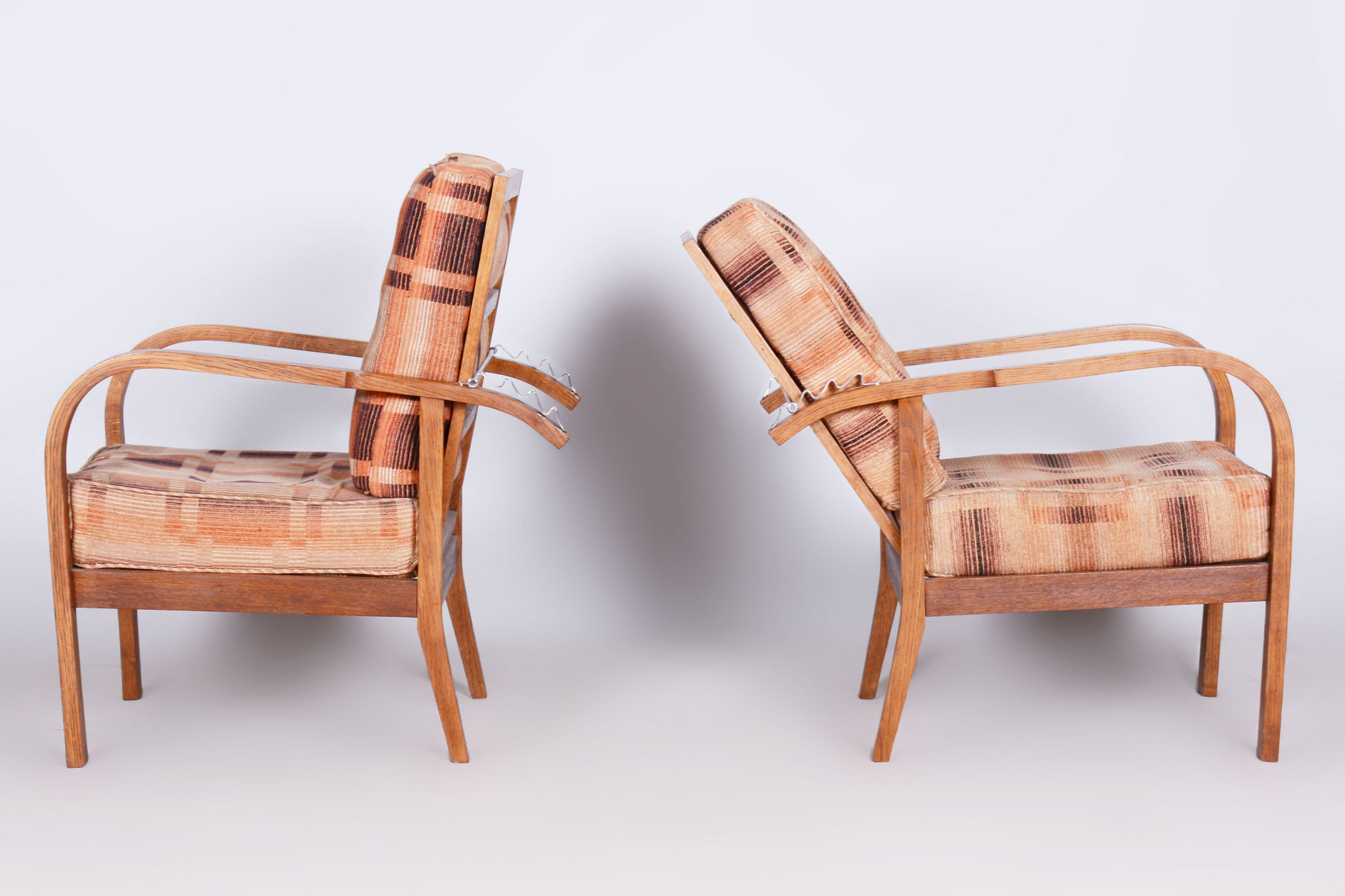 Paire de chaises inclinables ArtDéco restaurée, J. Halabala, chêne, Tchéquie, années 1930