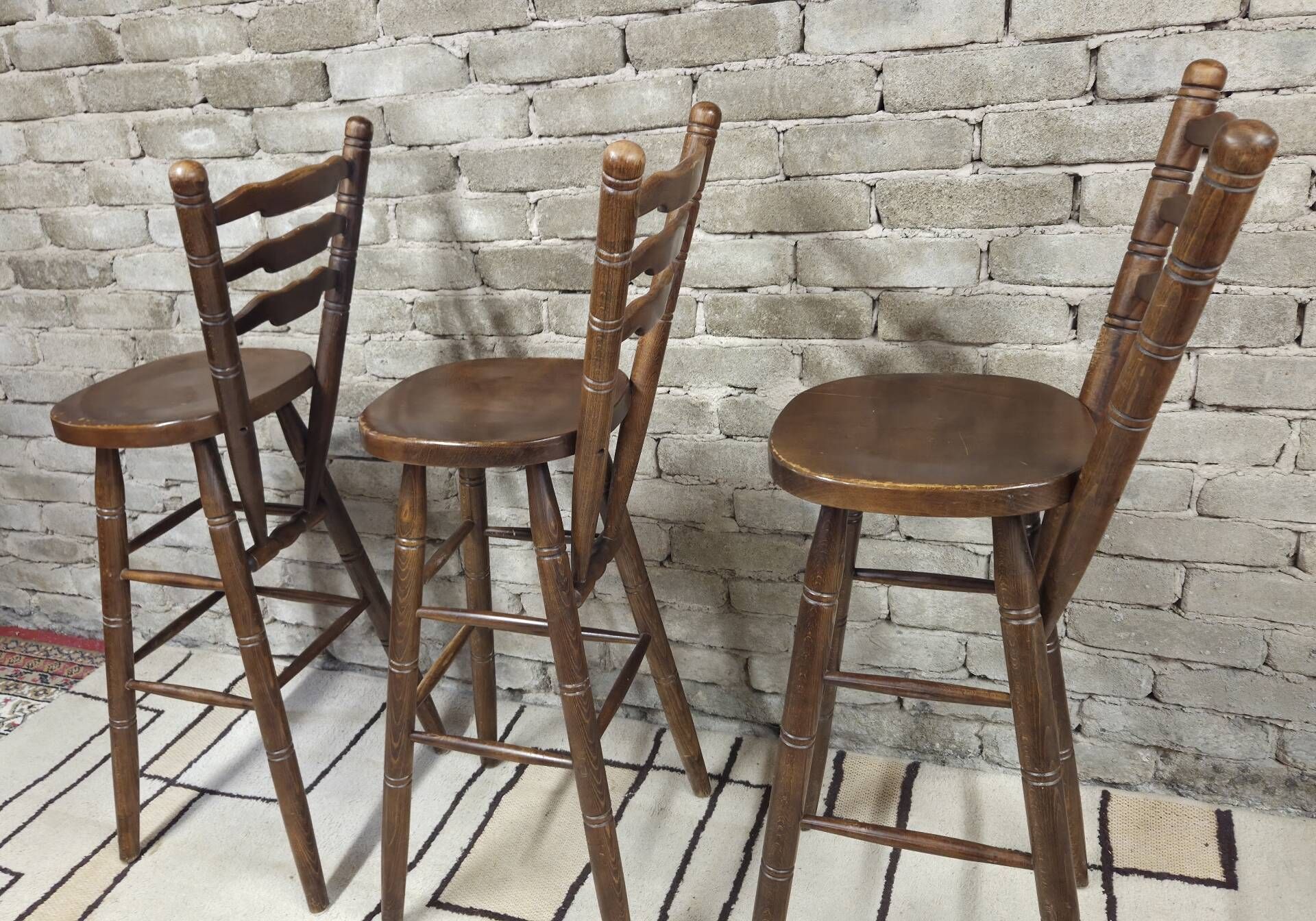 3 vintage wooden bar stools from the 60s/70s with a bistro spirit.