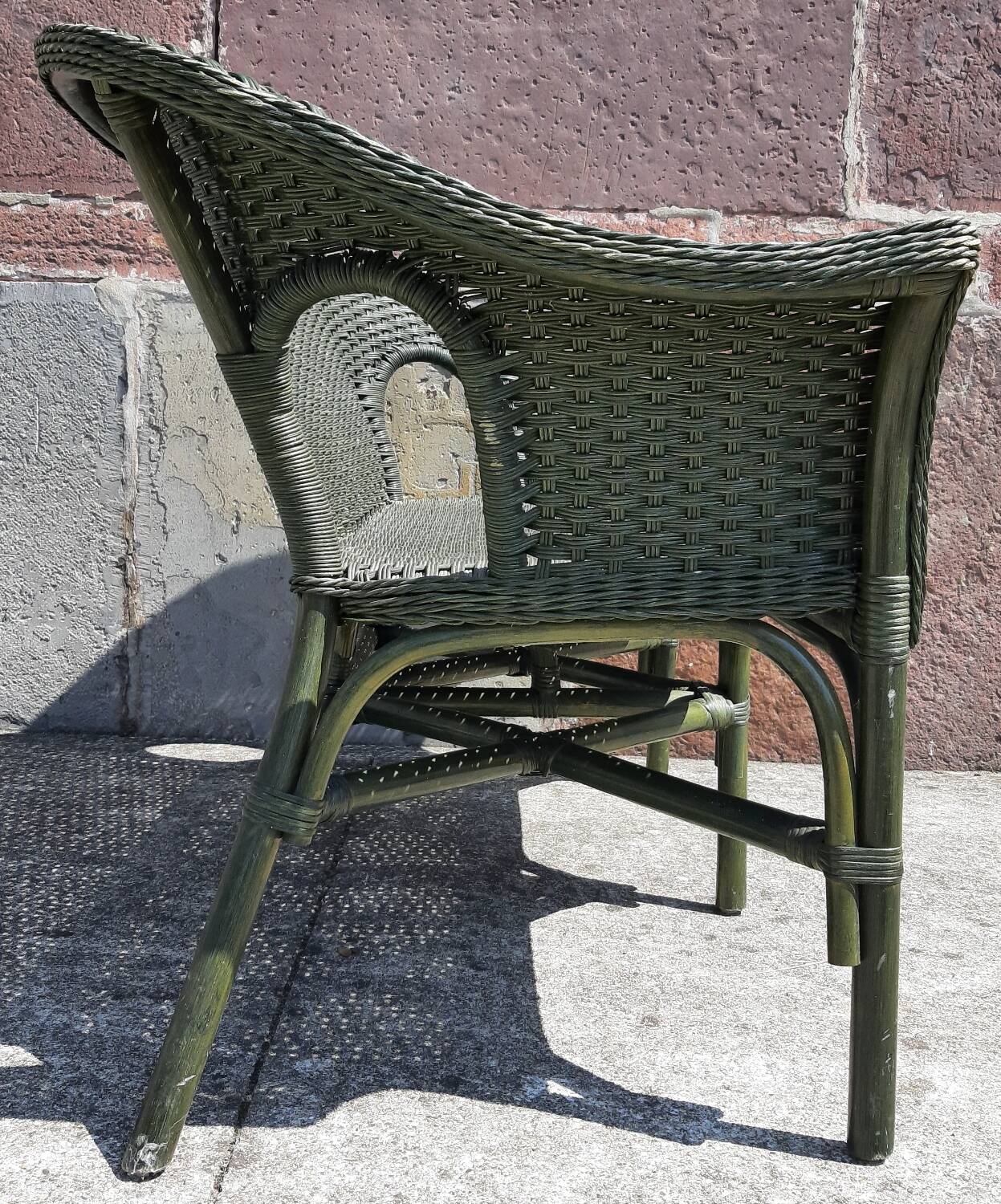 Salon de jardin complet en rotin. (Sofa, fauteuils x 2, table basse)