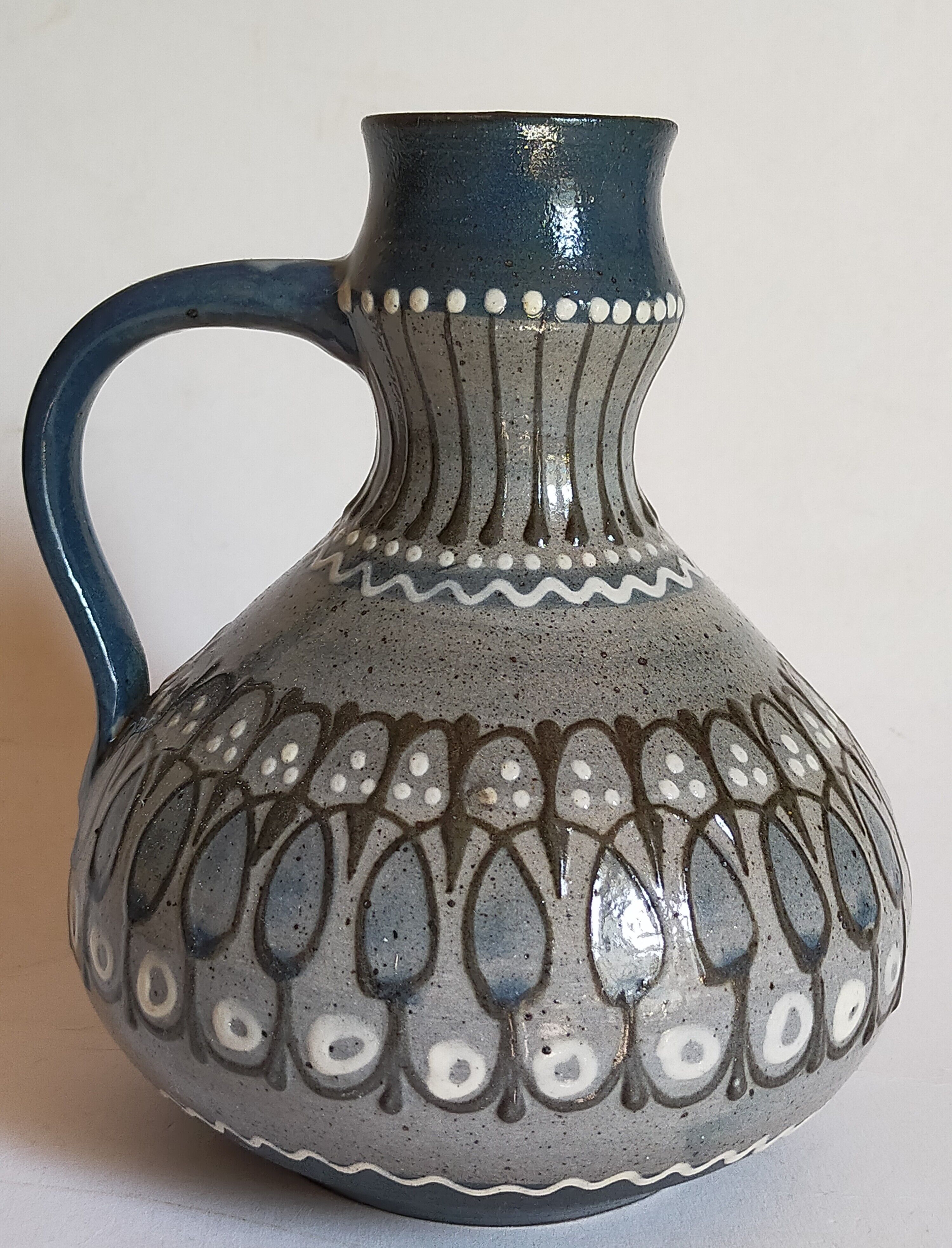 Ceramic handle vase with vintage graphic decoration