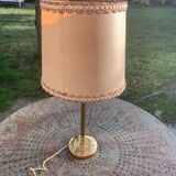 Table lamp, bedside lamp in golden brass, column feet, beige lampshade with trimmings, vintage