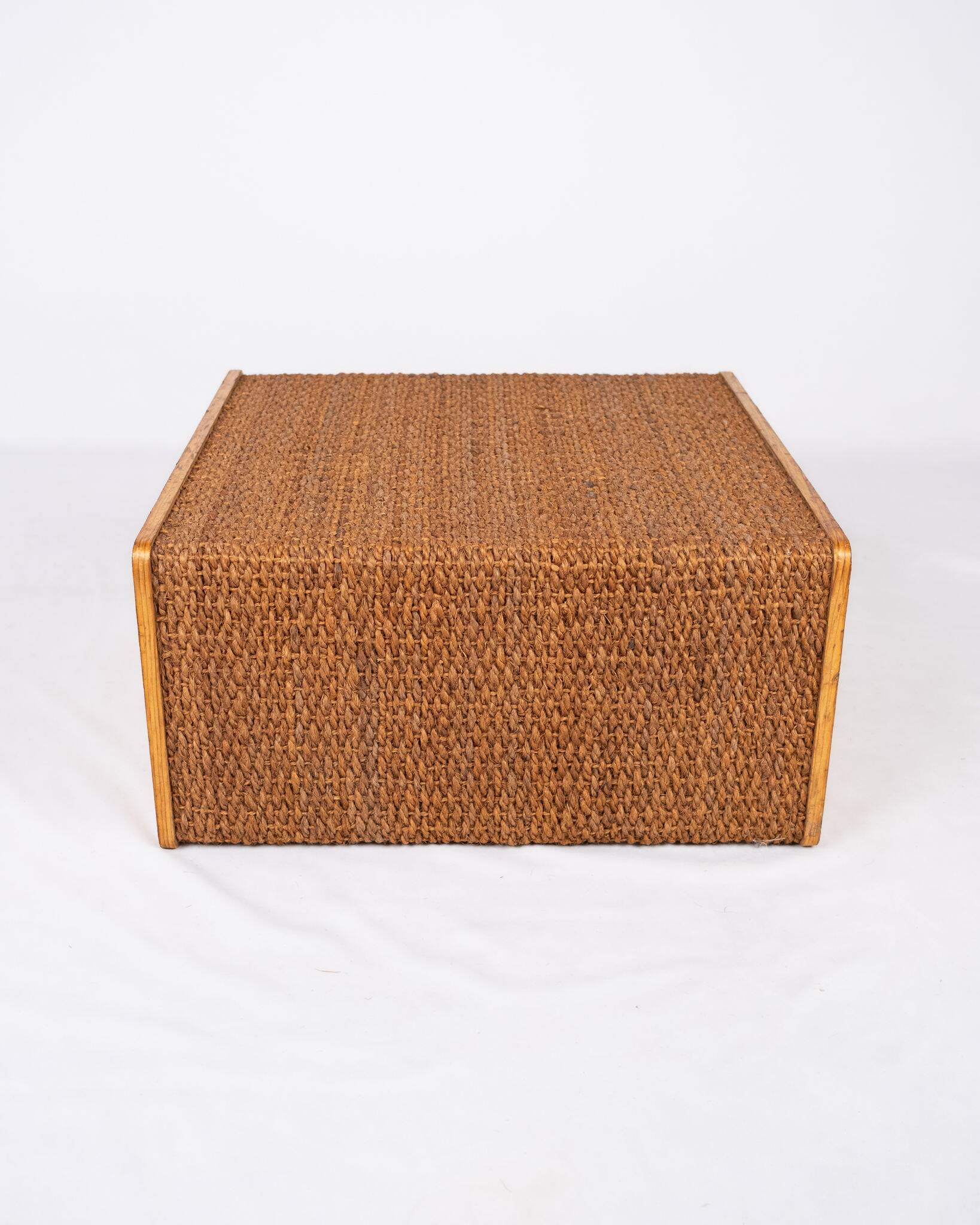Series of 4 low tables made of cord and pine, France, 1980s.