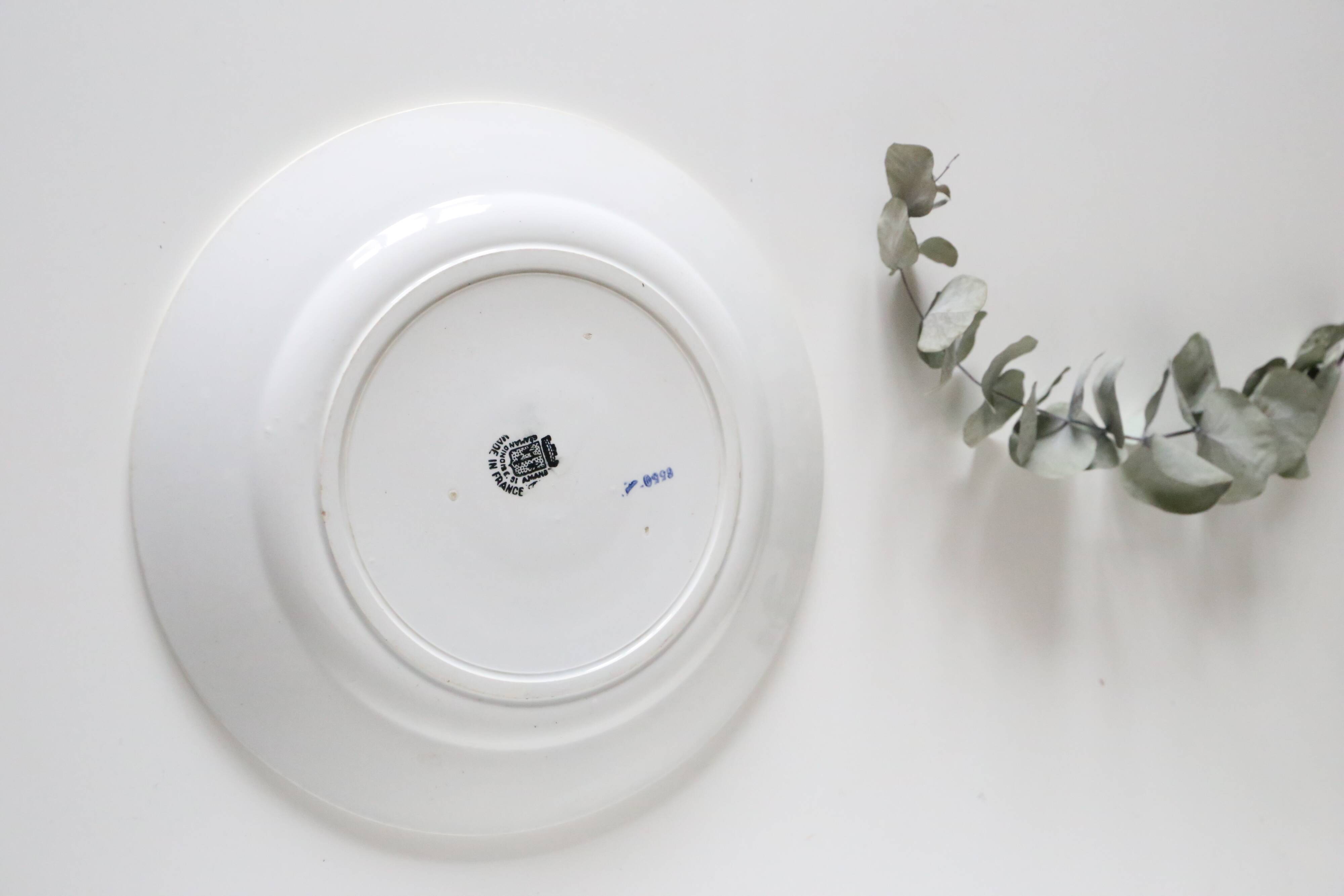 Round dish and flat Terre de Fer, Saint Amandinoise, 1930