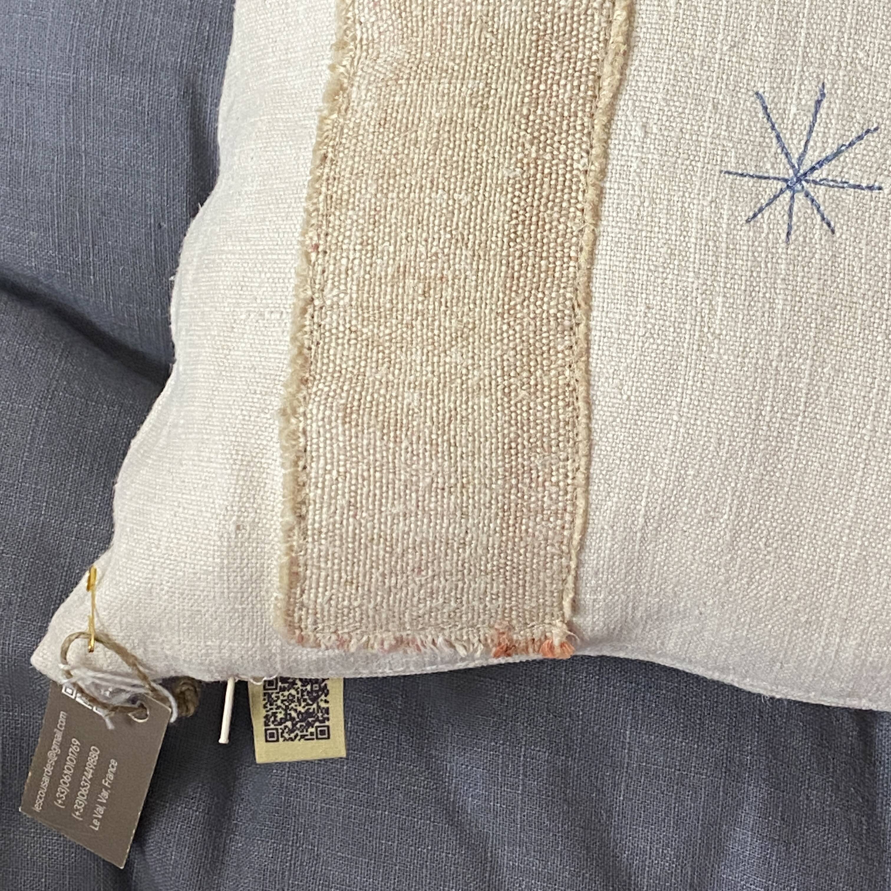 Cushion in old canvas Kilim style