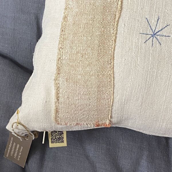 Coussin en toile toile ancienne style Kilim