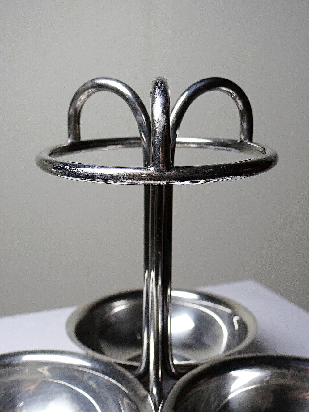 Small display stand with 3 vintage silver-plated metal bowls in Art Deco style