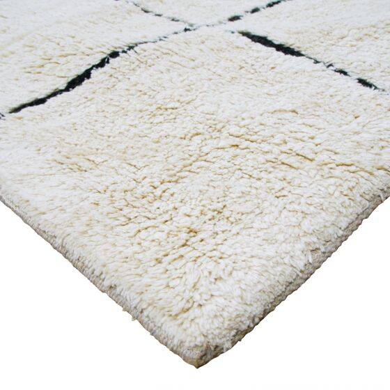 Berber rug 160x230 cm white with black grid.