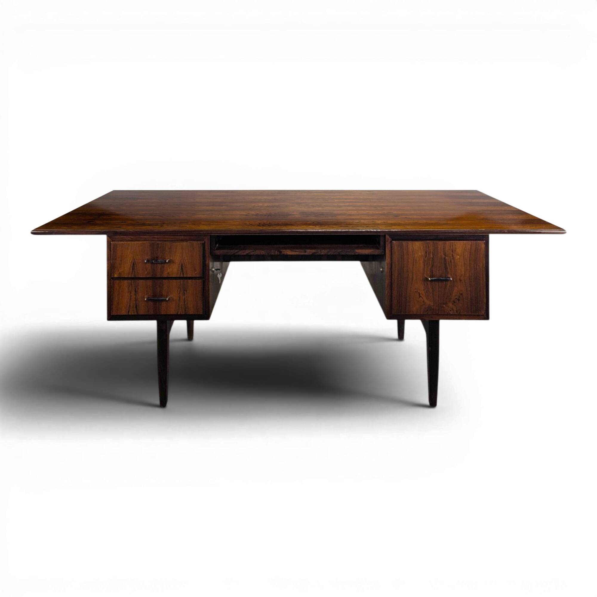 Bureau moderniste en bois exotique