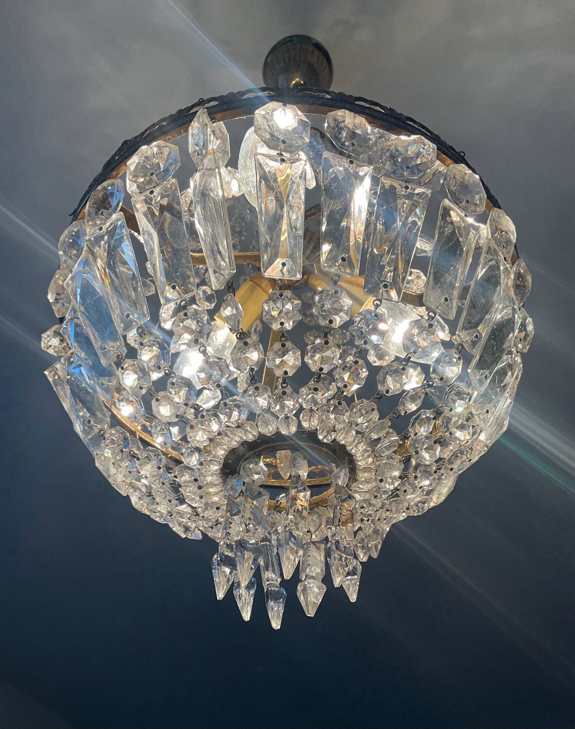 Hot air balloon chandelier with tassels