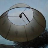 Lampadaire  pied fonte avec douille orientable et tablette en osier H 166 cm