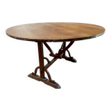 Folding round table