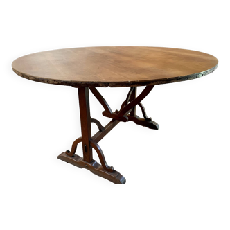 Folding round table