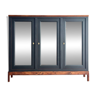 Solid wood display cabinet