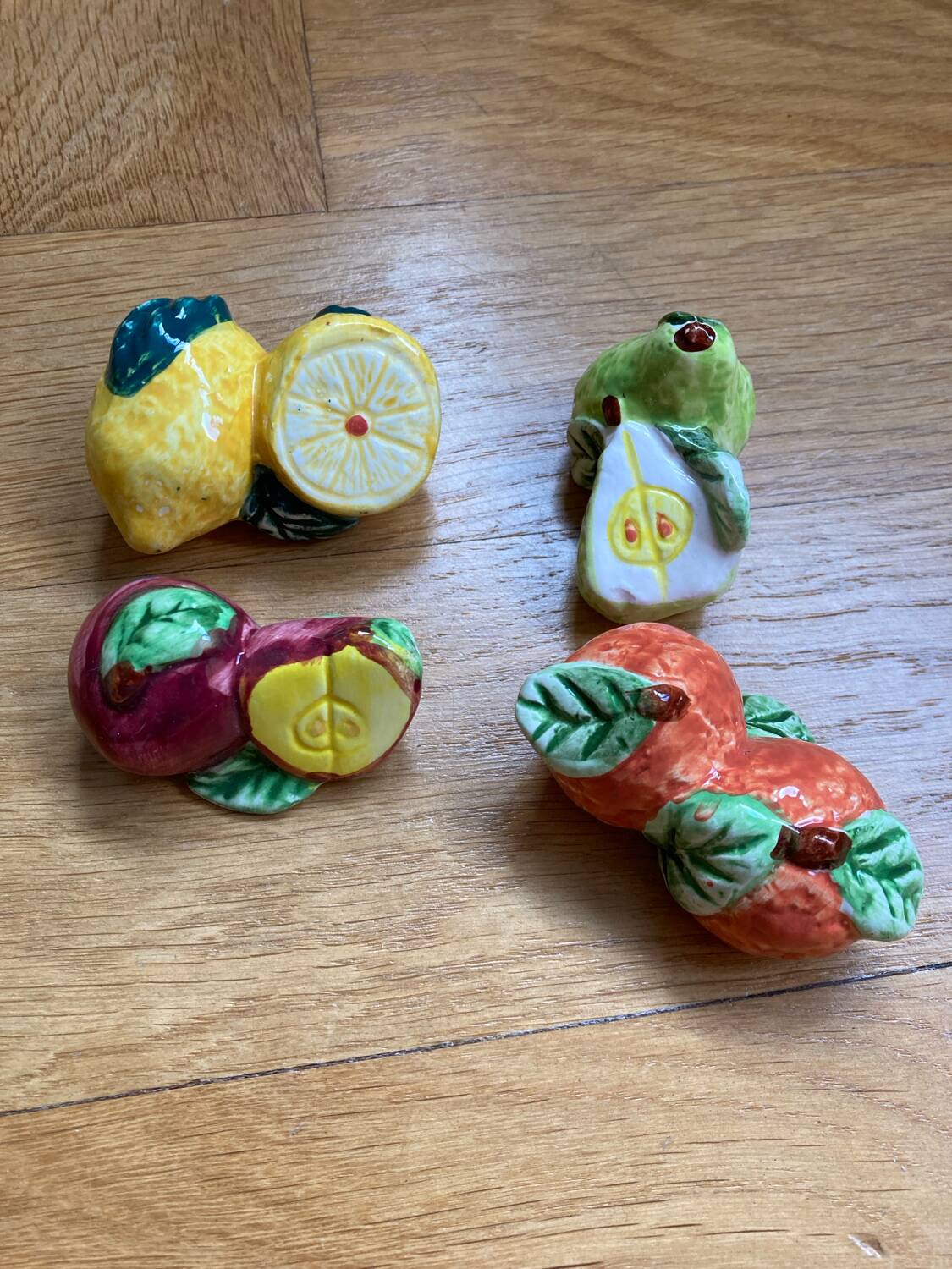 Ceramic fruit knife holder