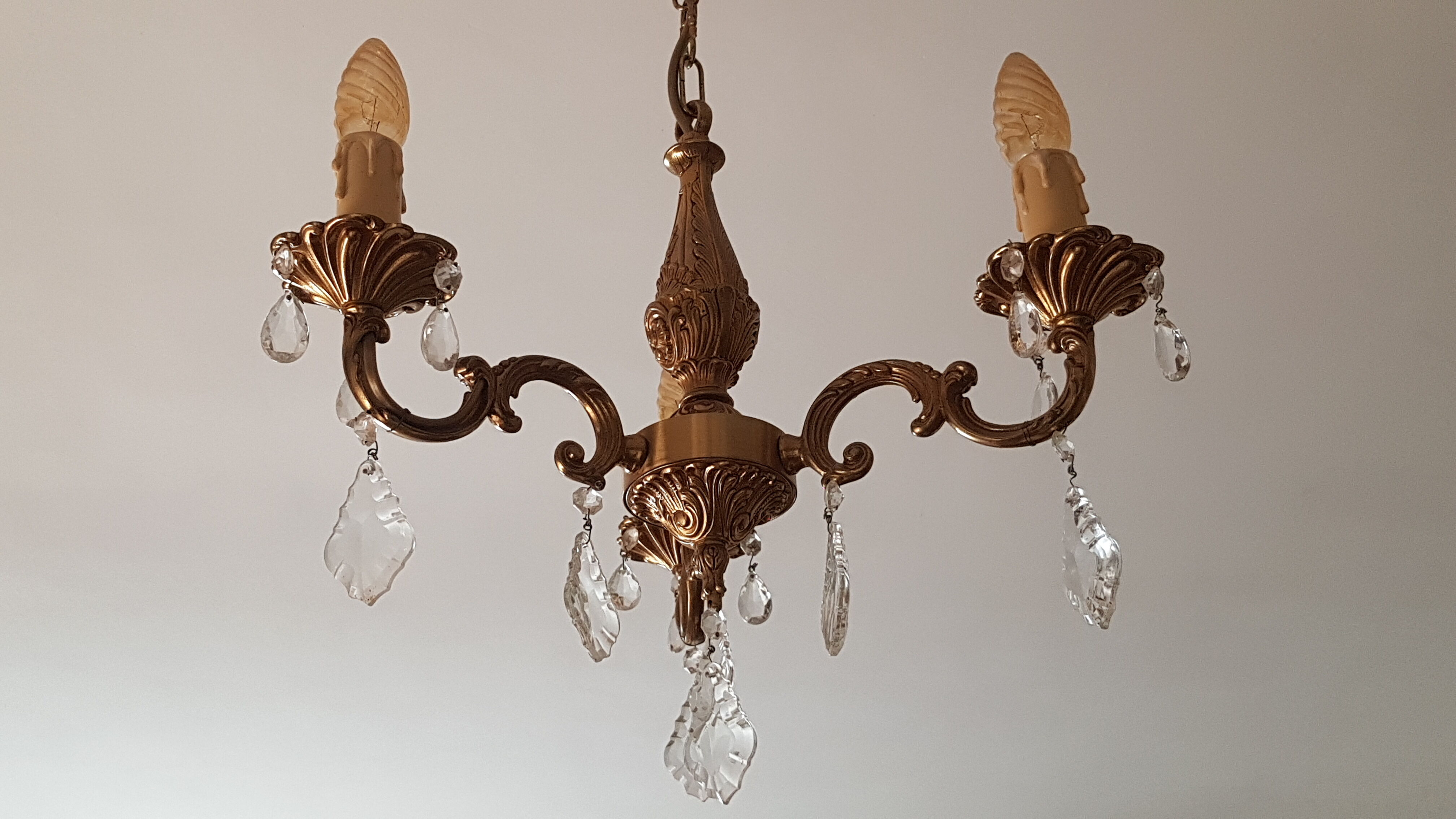 Brass chandelier 3 branches with grapevines, Louis XV style