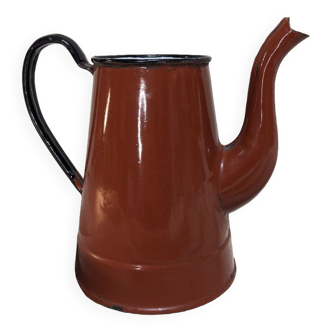 Enameled carafe