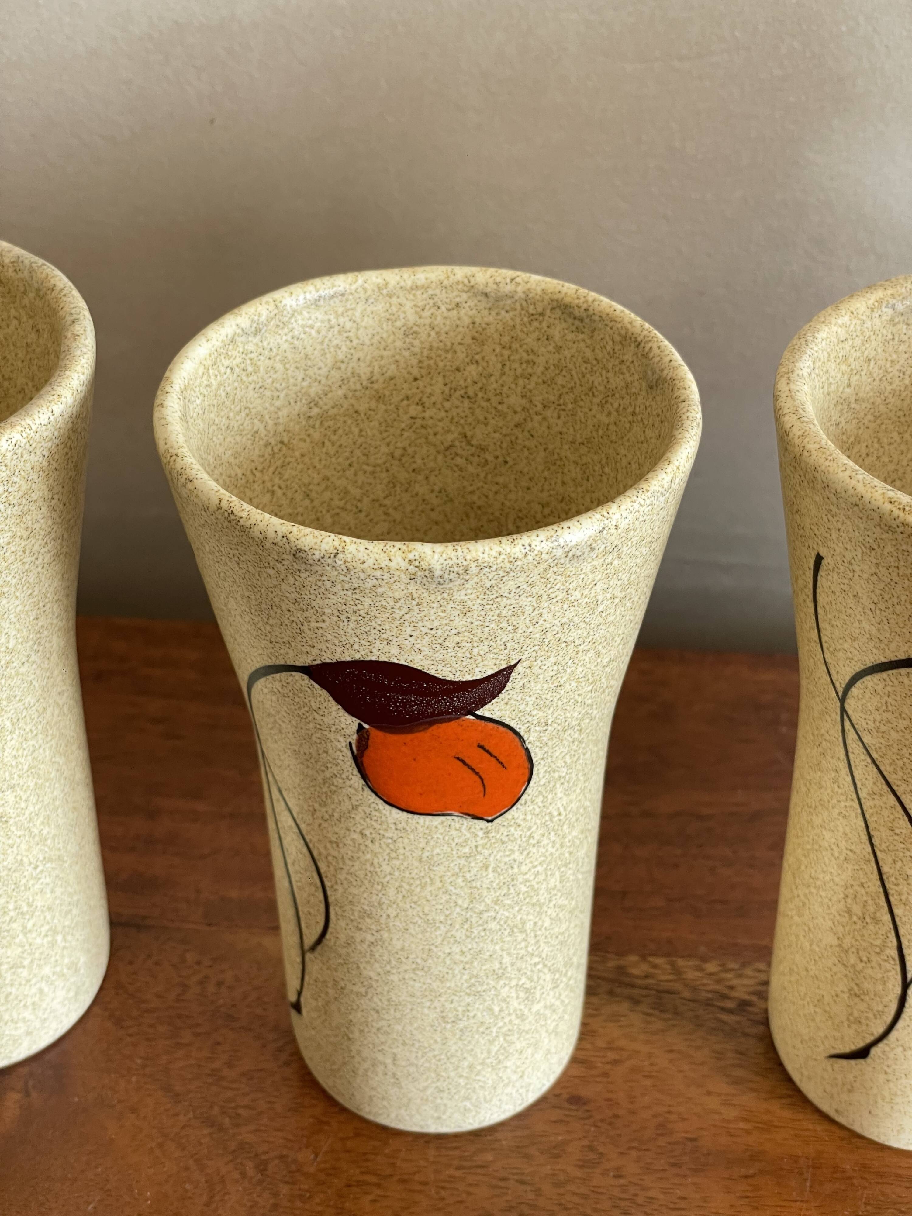 4 mazagrans de grès décor coquelicot