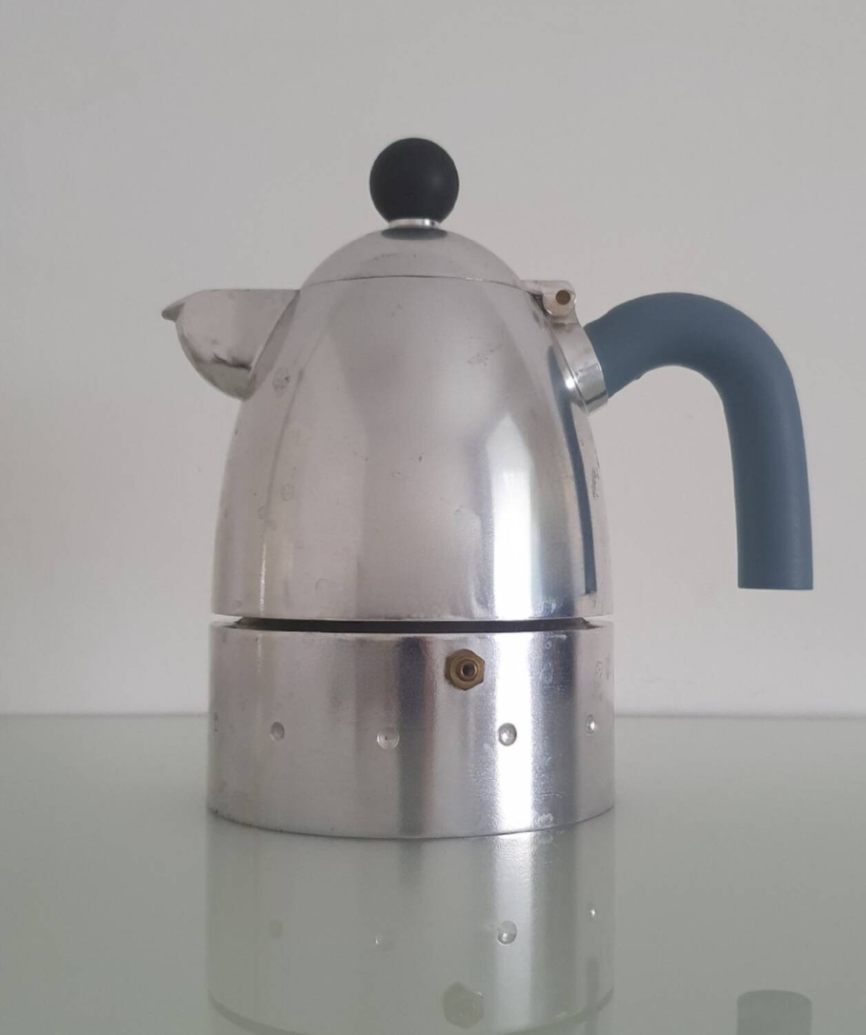 Pelicano coffee maker from Alessi by Michael Graves (1995)