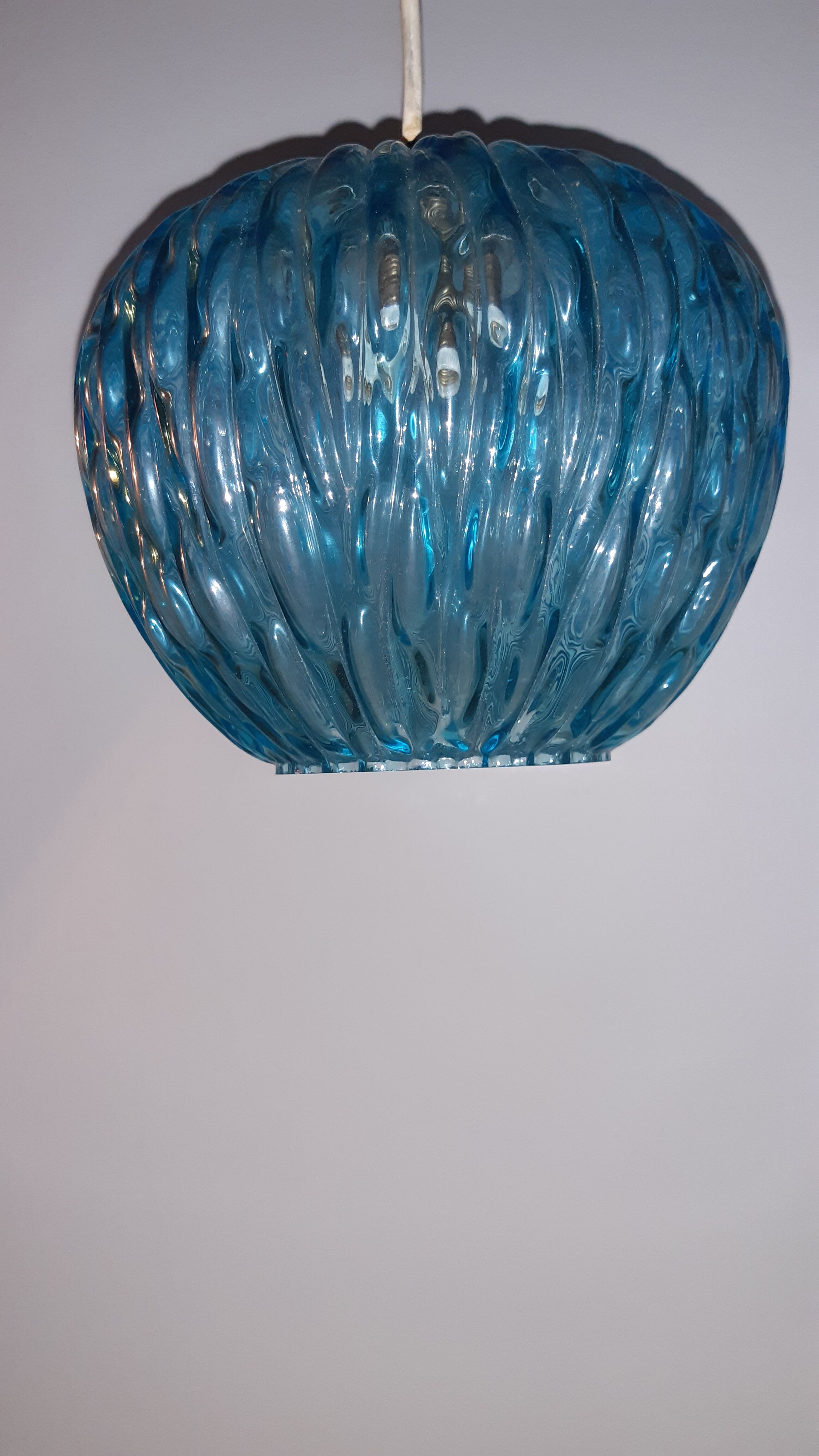 Suspension in blue glass, chiseled