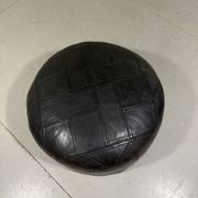 Pouf en cuir patchwork marron De Sede des années 1970