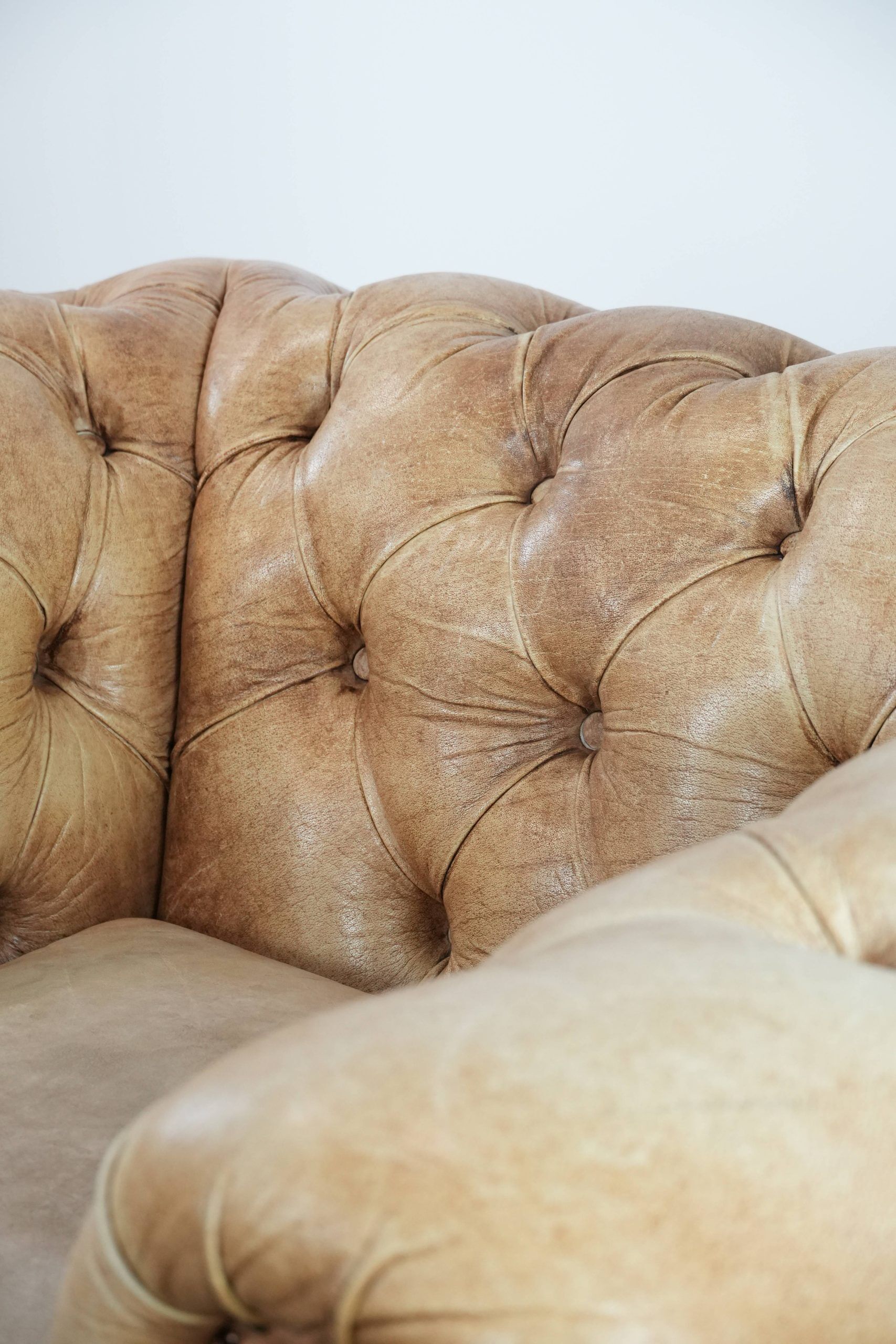 Chesterfield armchair made of cowhide leather in a light cognac colour