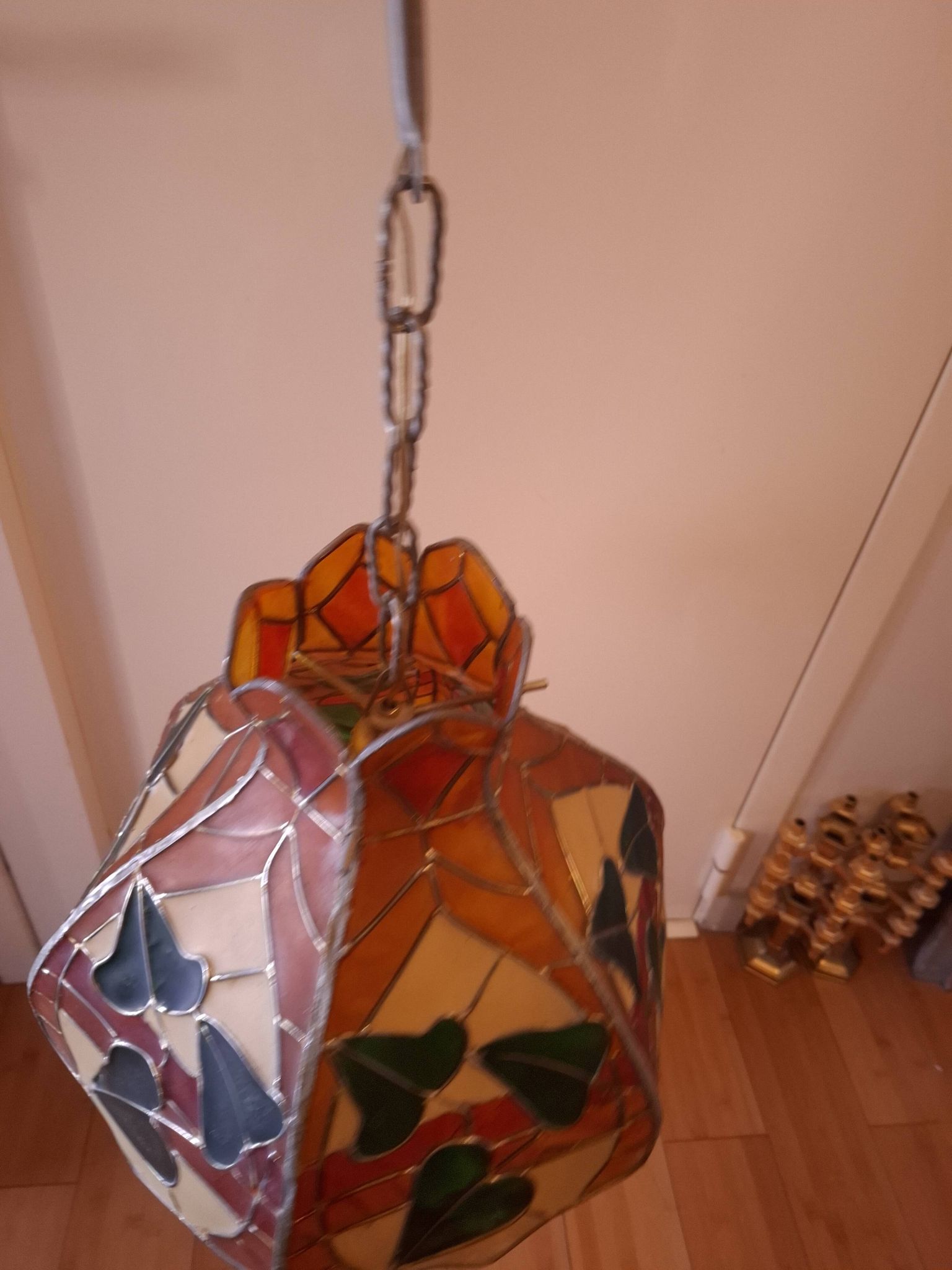 Tiffany-style stained glass pendant light