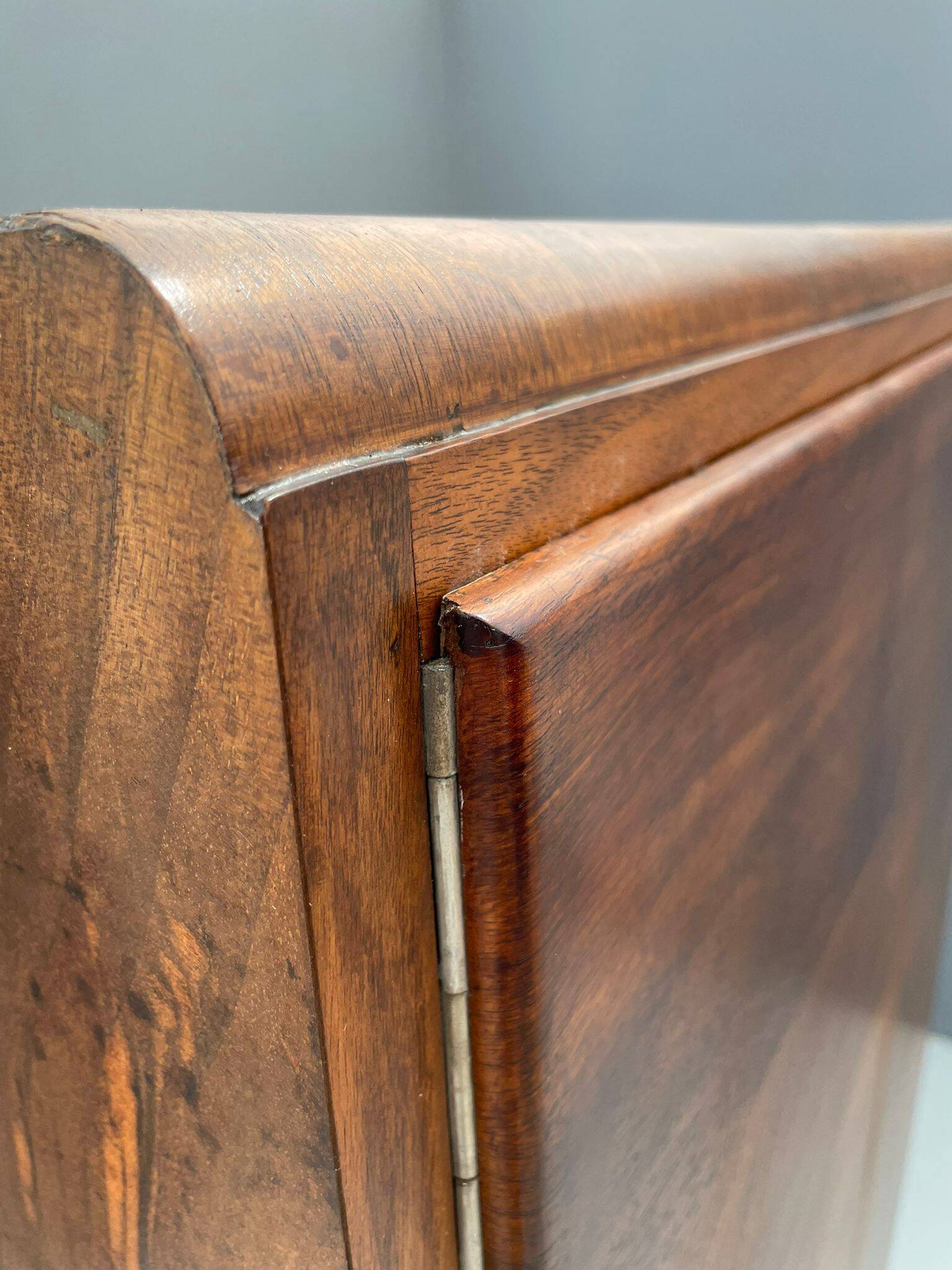 Armoire Art Déco restaurée avec étagères, placage de noyer, Tchécoslovaquie, années 1930