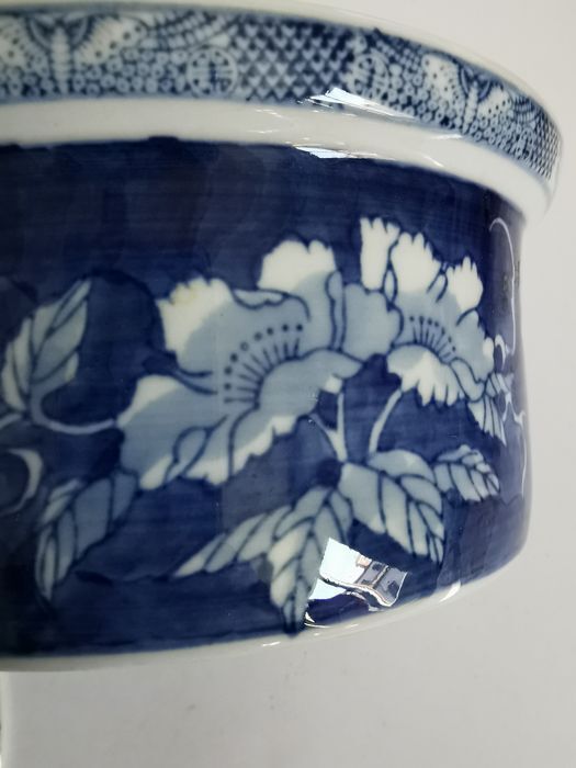 Ancient white blue Chinese ceramic pot