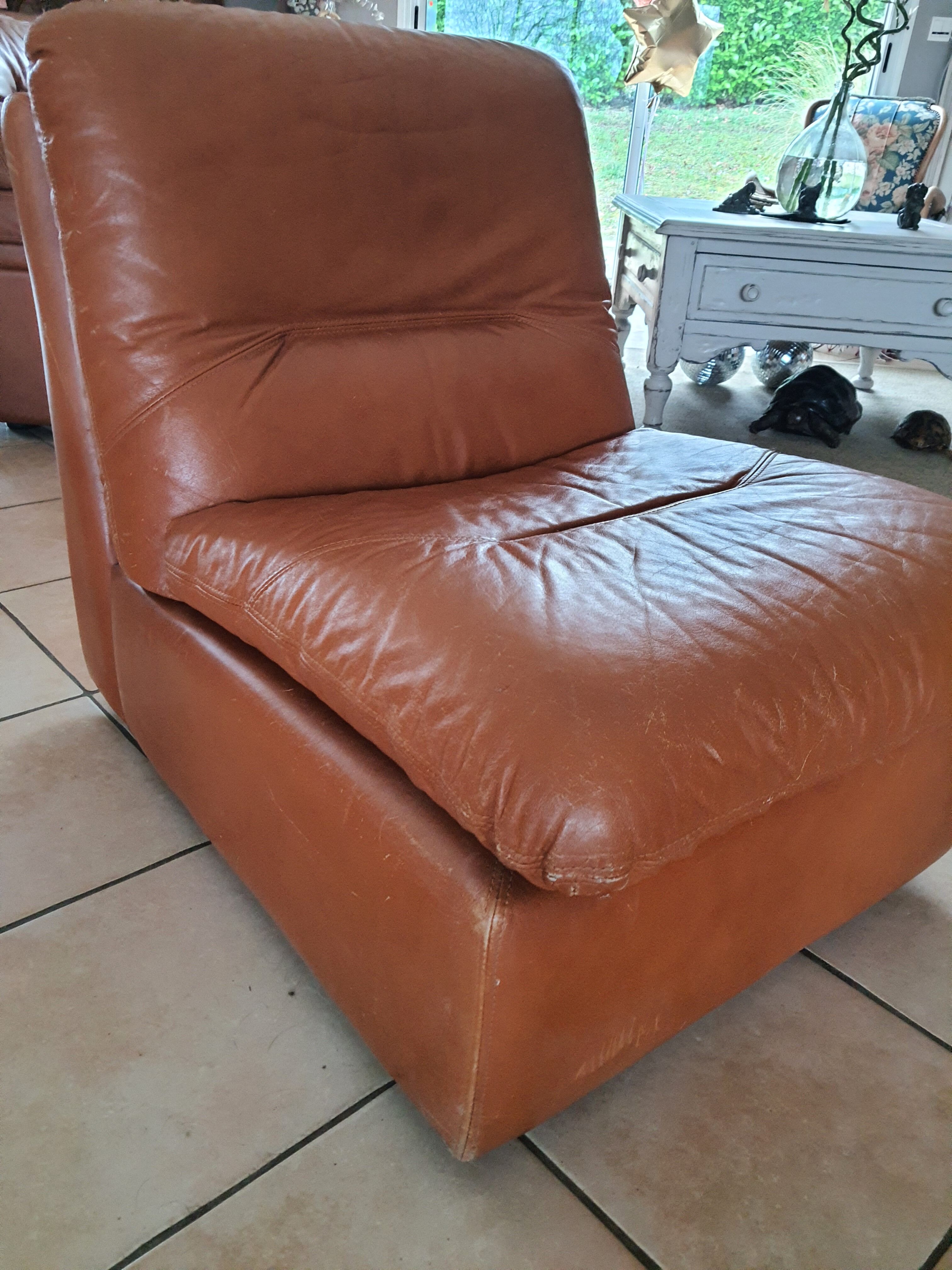 Heater and its vintage footrest rock bobois
