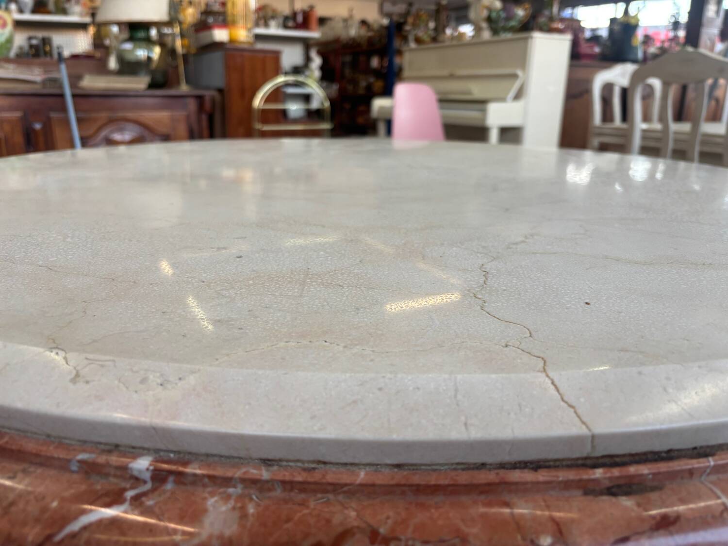 Round table in white marble