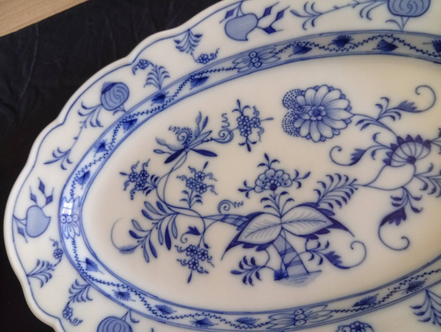 Porcelain dish by Carl Teichert, Meissen