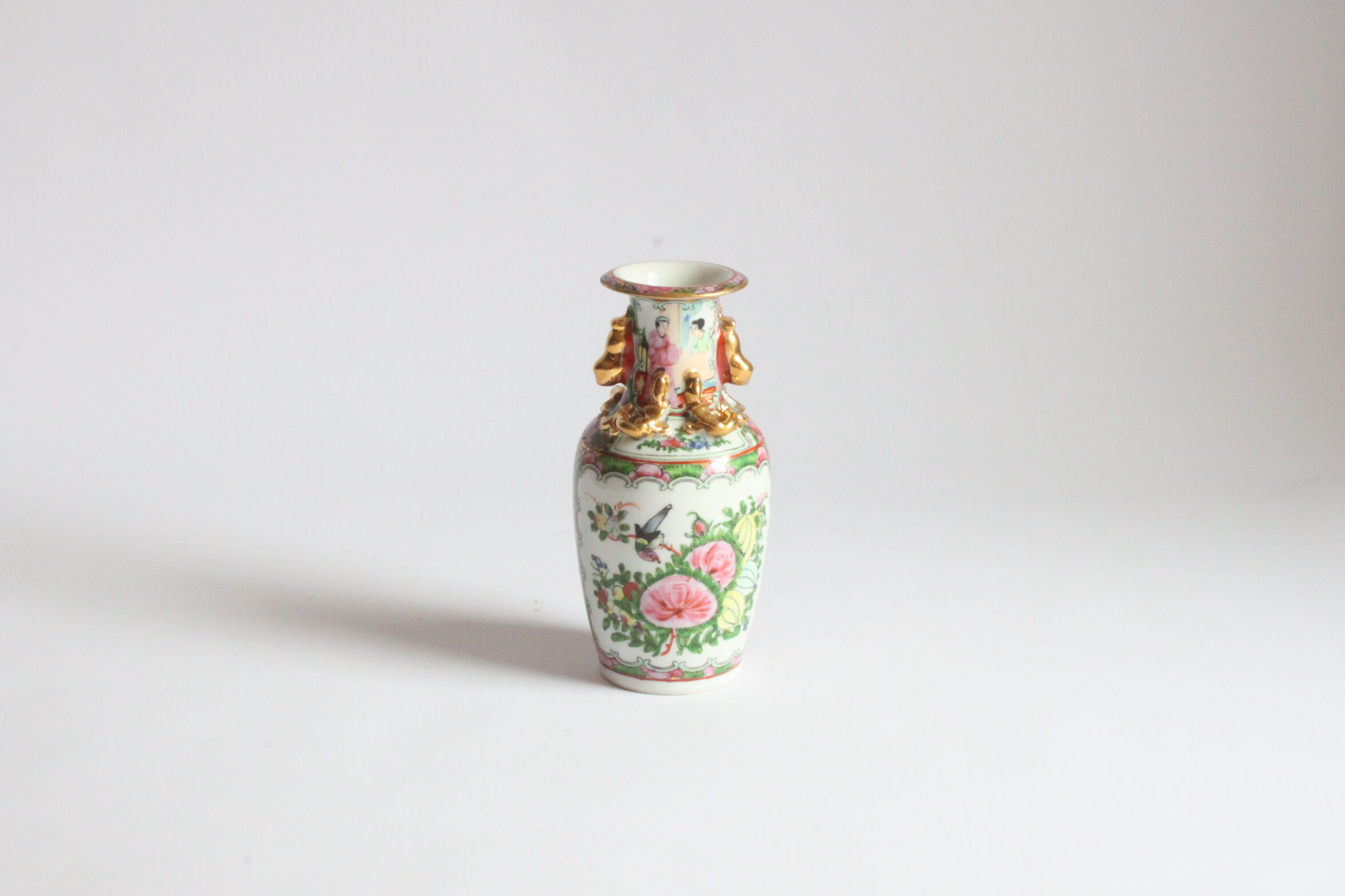 Famille rose medallion porcelain vase, early 20th century.