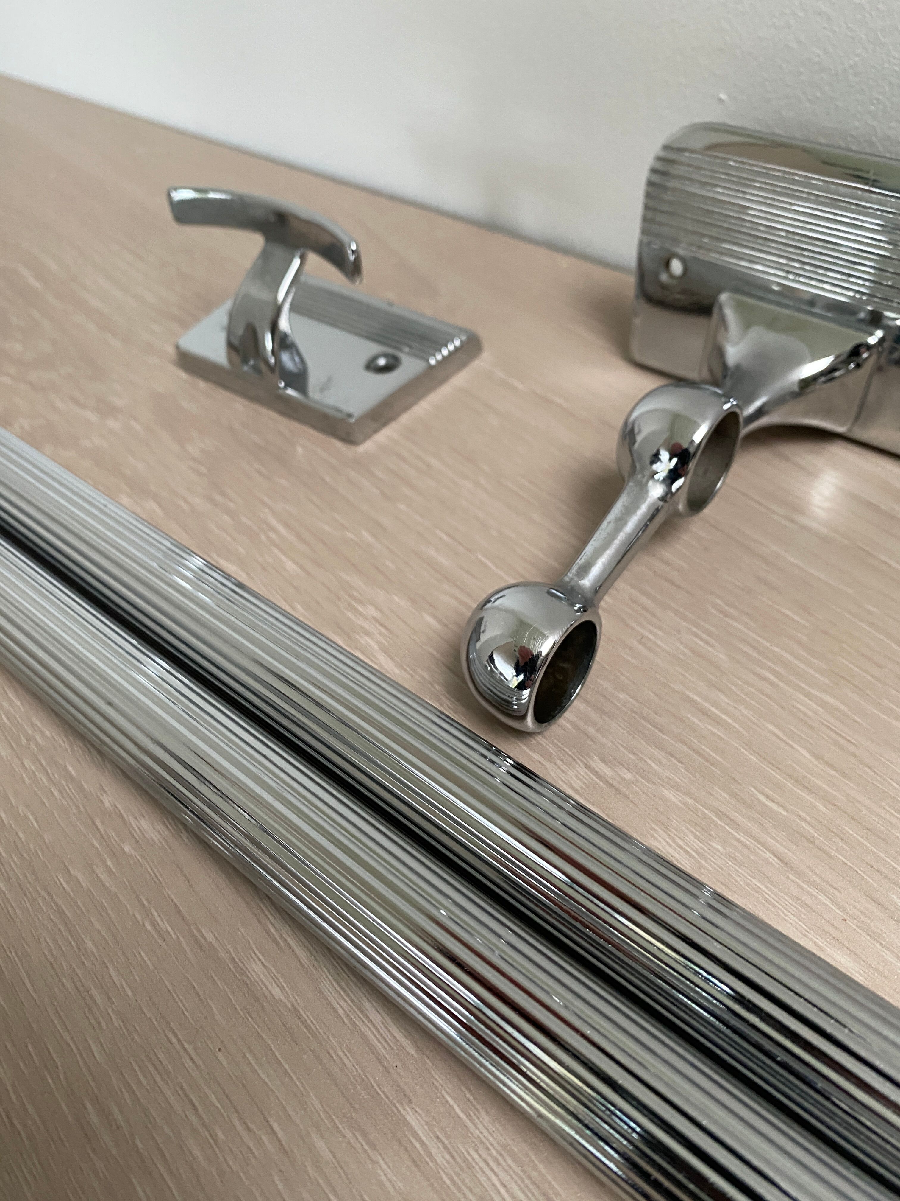 Chromed metal bathroom set
