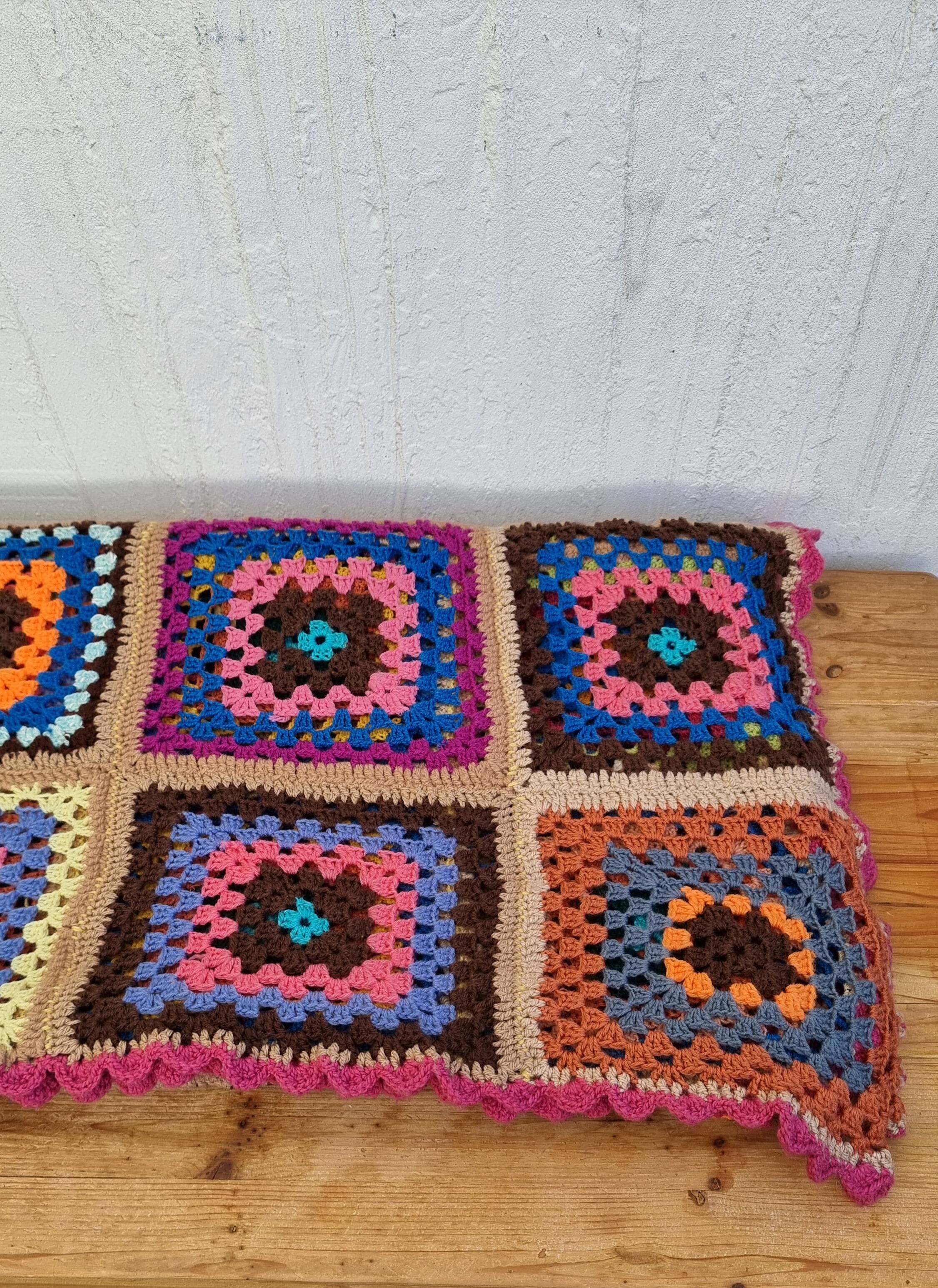 Plaid vintage au crochet multicolore motif granny