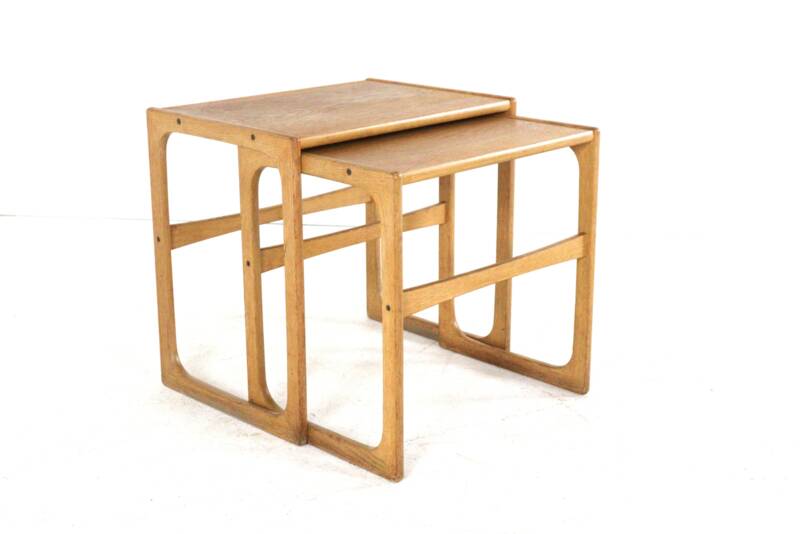 Ensemble de 2 tables gigognes en chêne - design danois - moderne du milieu du siècle