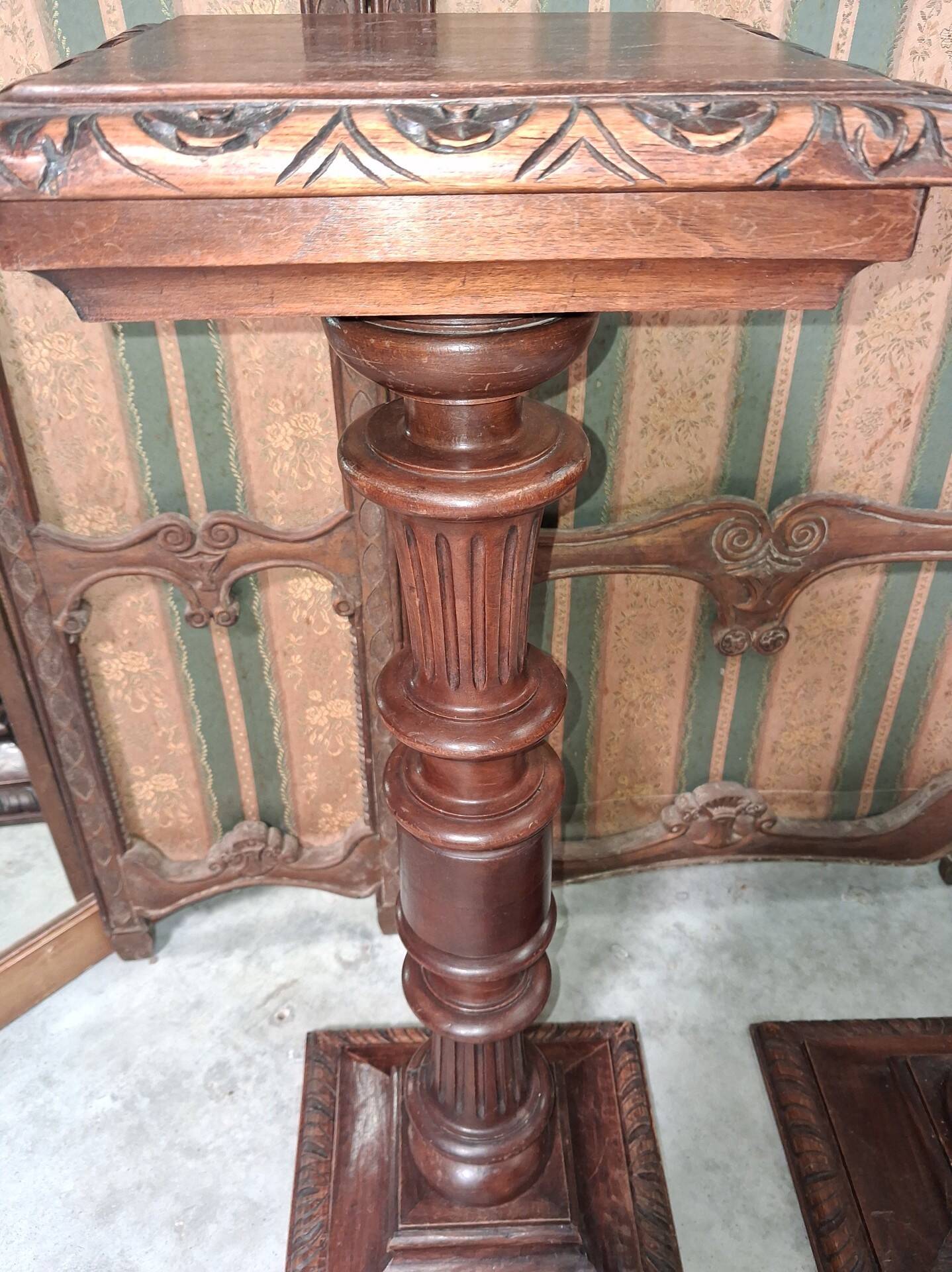Pair of Renaissance-style stools in walnut - 19th century.